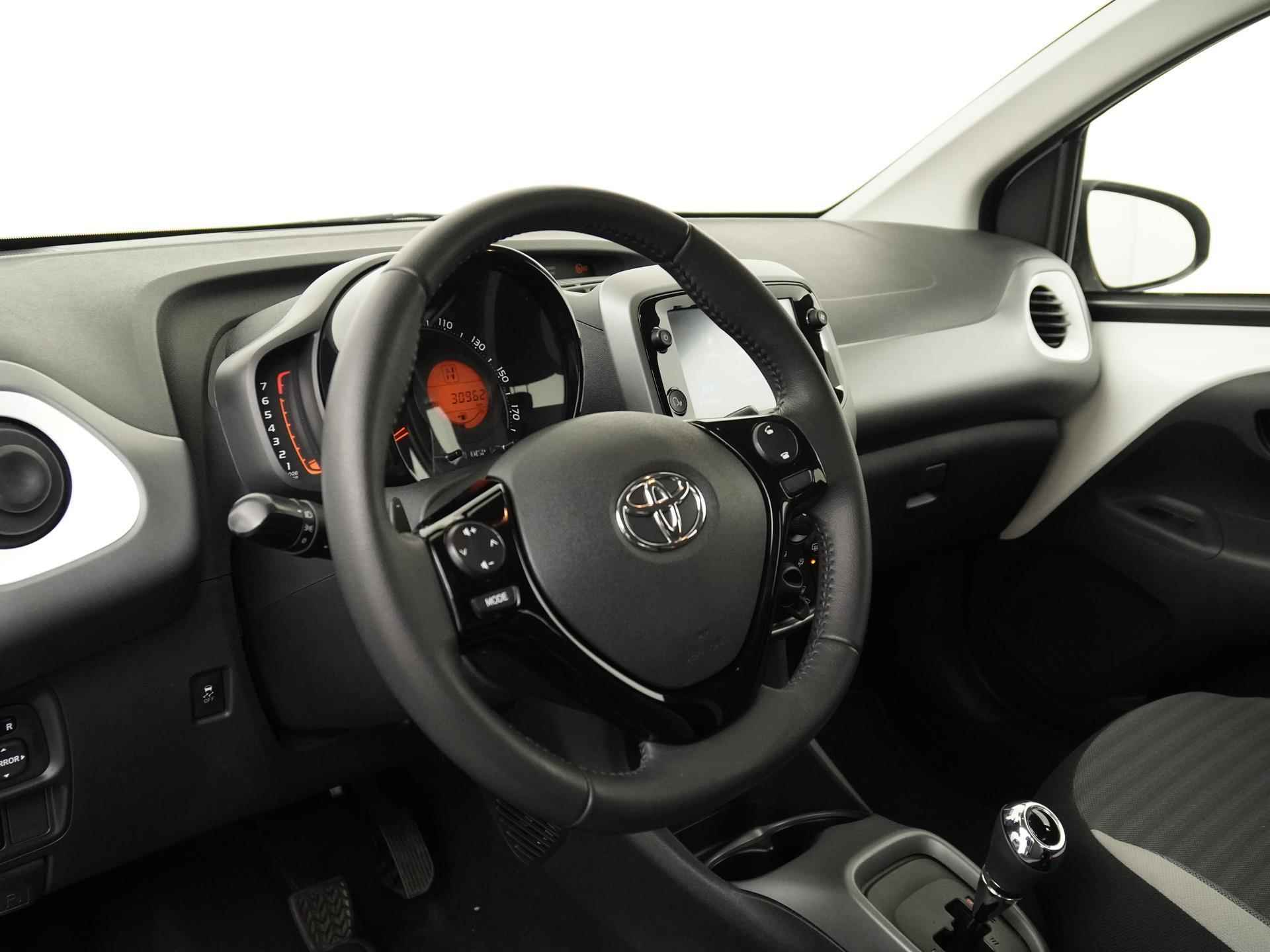 Toyota Aygo 1.0 VVT-i x-joy Automaat | Camera | Lichtmetalen Velgen | Zondag Open! - 29/32