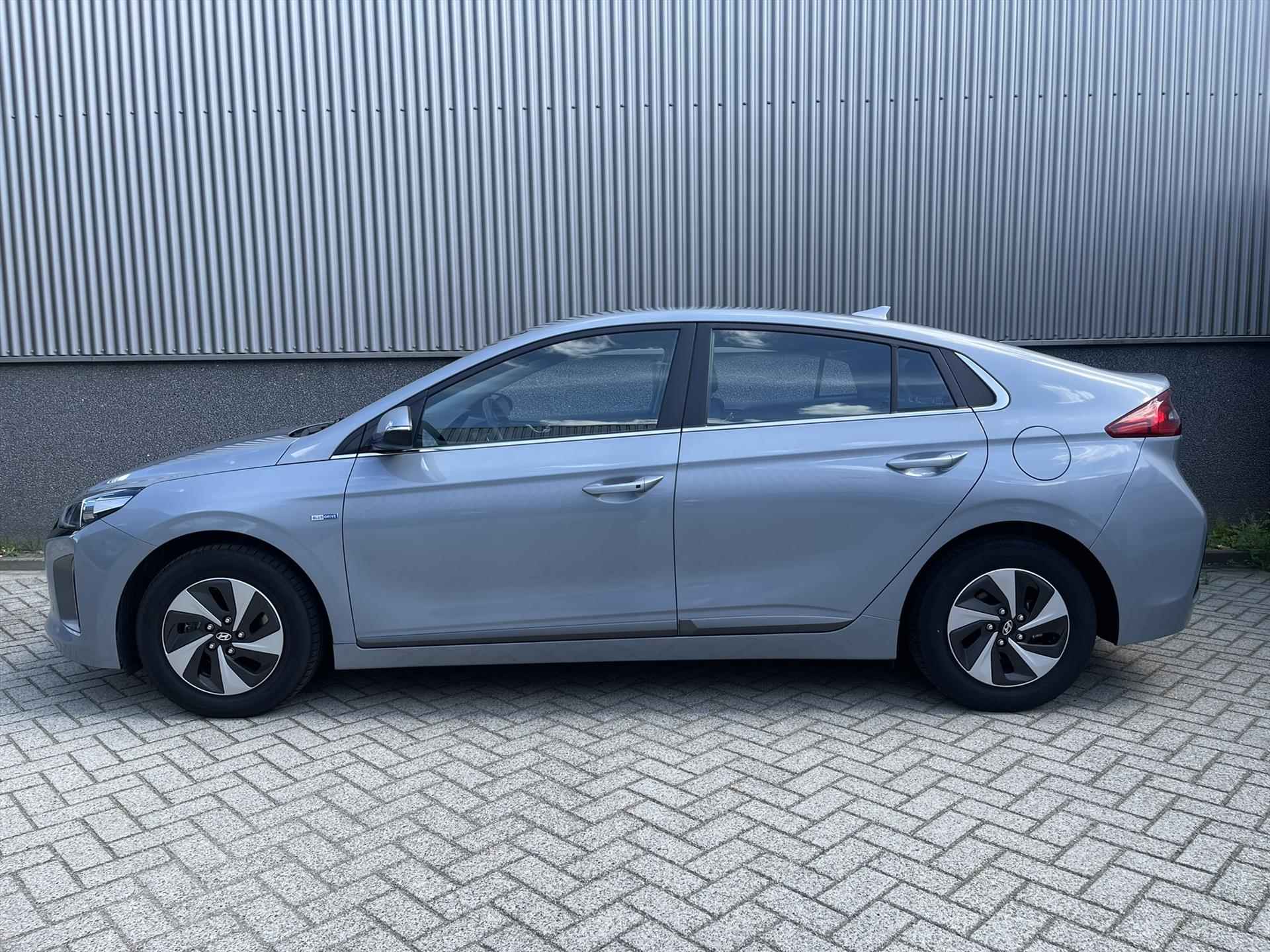 HYUNDAI Ioniq 1.6 GDI Blue HEV 141 pk DCT | Apple Carplay | Android Auto | Camera Achter | Voor/Achter Sensoren | - 6/42