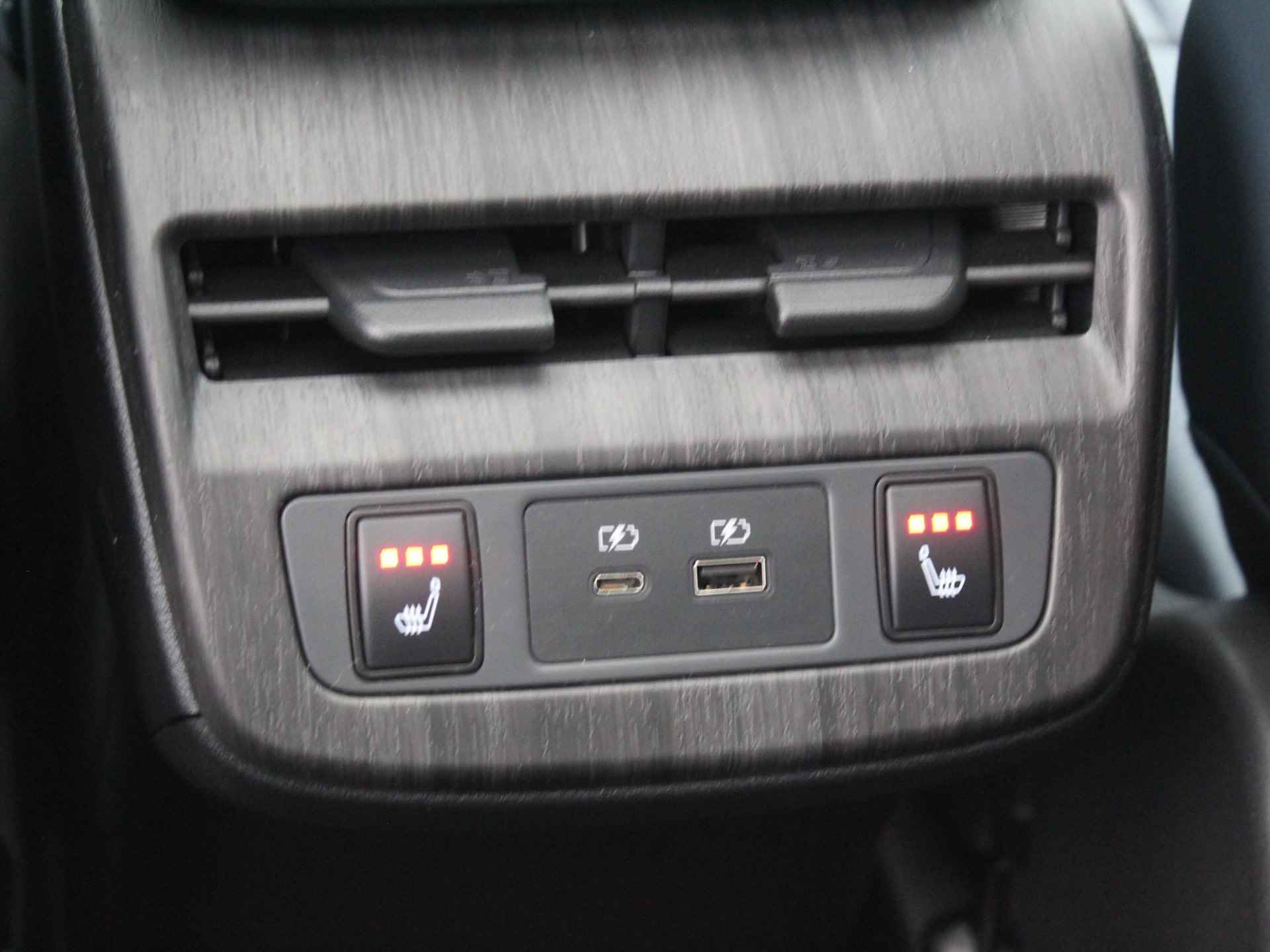 Nissan Ariya Evolve 91 kWh / Lederen Bekleding / 20" Lichtmetalen Velgen / Cruise Control Adaptief / Bose / Stoelverwarming & Verkoeling / - 25/55