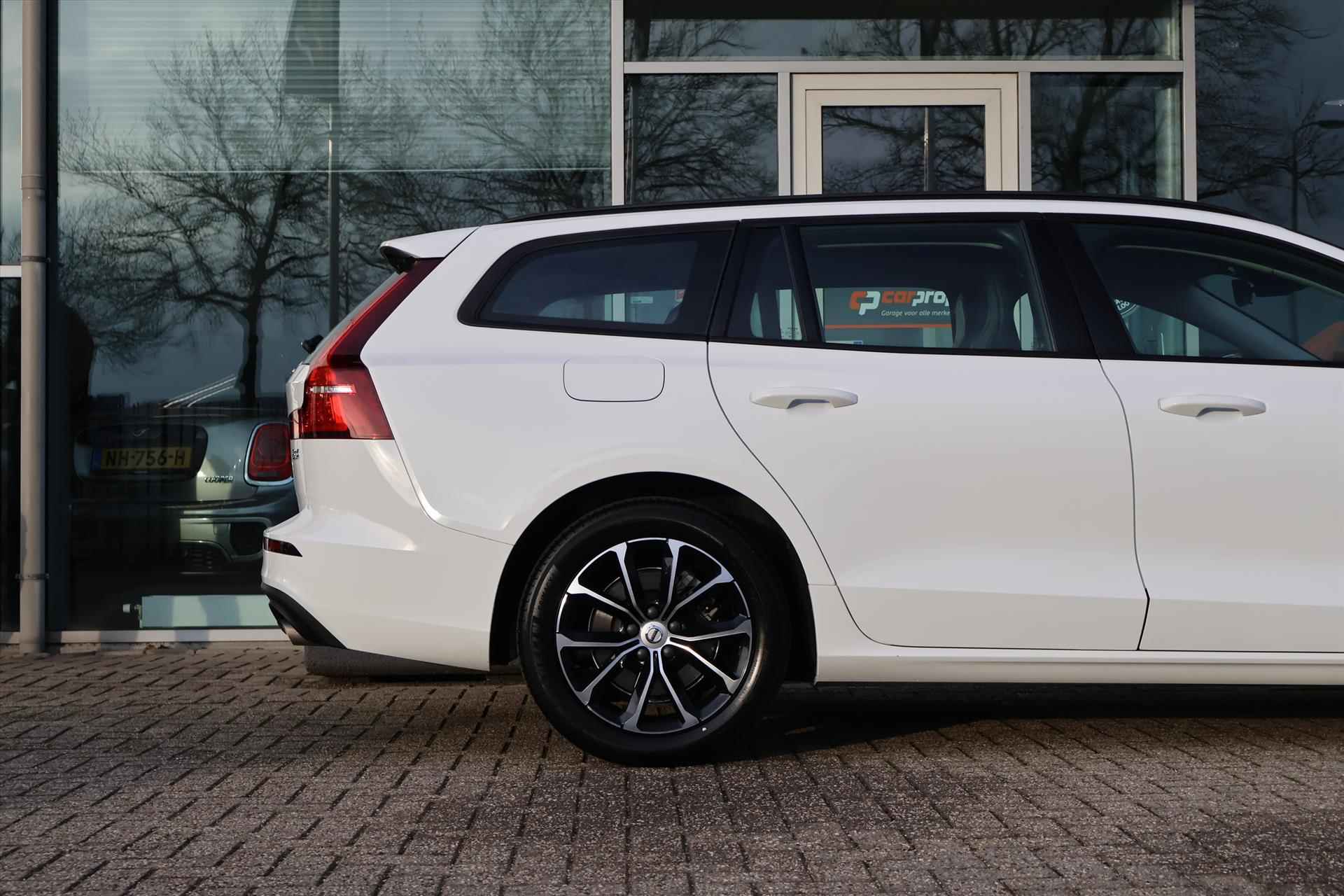 Volvo V60 B3 Momentum 163pk Geartronic Mild Hybrid | Camera | Navi | Carplay | Virtual | LED - 11/38