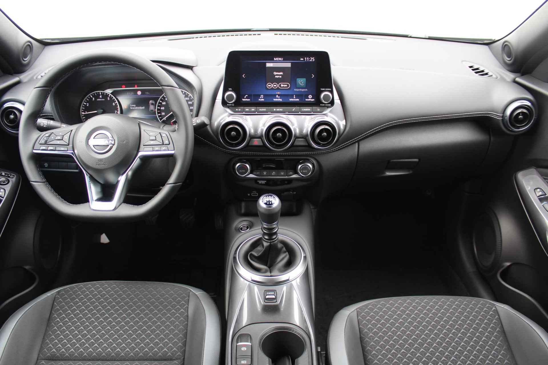 Nissan Juke 1.0 DIG-T 114 N-Connecta / Apple Carplay/Android Auto / Climate Control / Cruise Control / Achteruitrijcamera / Keyless Entry & Start / - 2/39