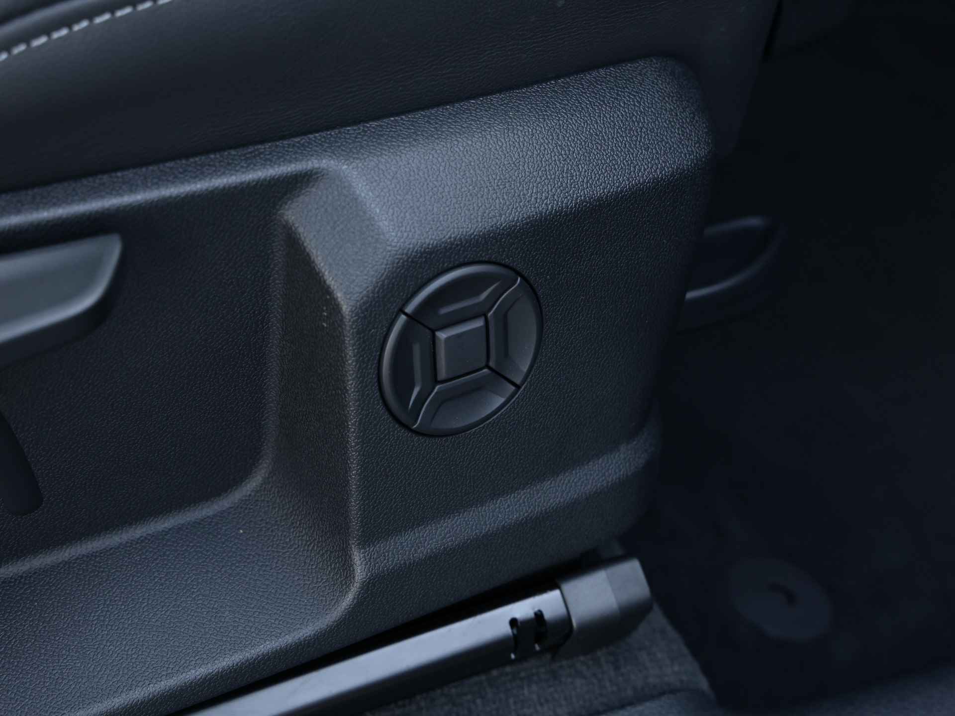 Audi Q3 45 TFSI e S edition 245pk | Achteruitrijcamera | MMI navigatie plus | Parkeerhulp plus | - 44/49