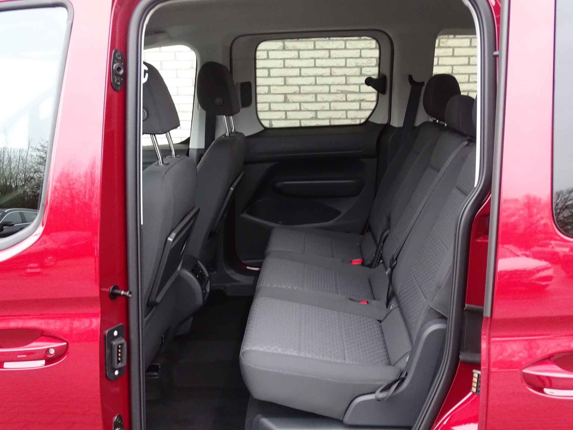 Ford Tourneo Connect 1.5 Turbo 150pk PHEV L1 Limited Automaat | Agr stoelen | Stoel-stuurwielverw. | 2x Schuifdeur | Camera | Pdc | Maple red | Snel - 6/26