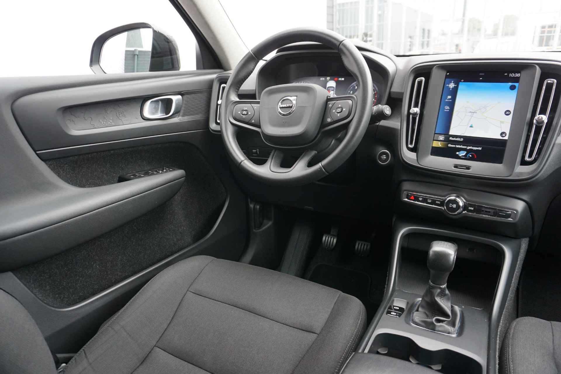 Volvo XC40 1.5 T3 Kinetic | Navigatie | Cruise controle | Parkeersensoren voor + achter | LED | - 28/29