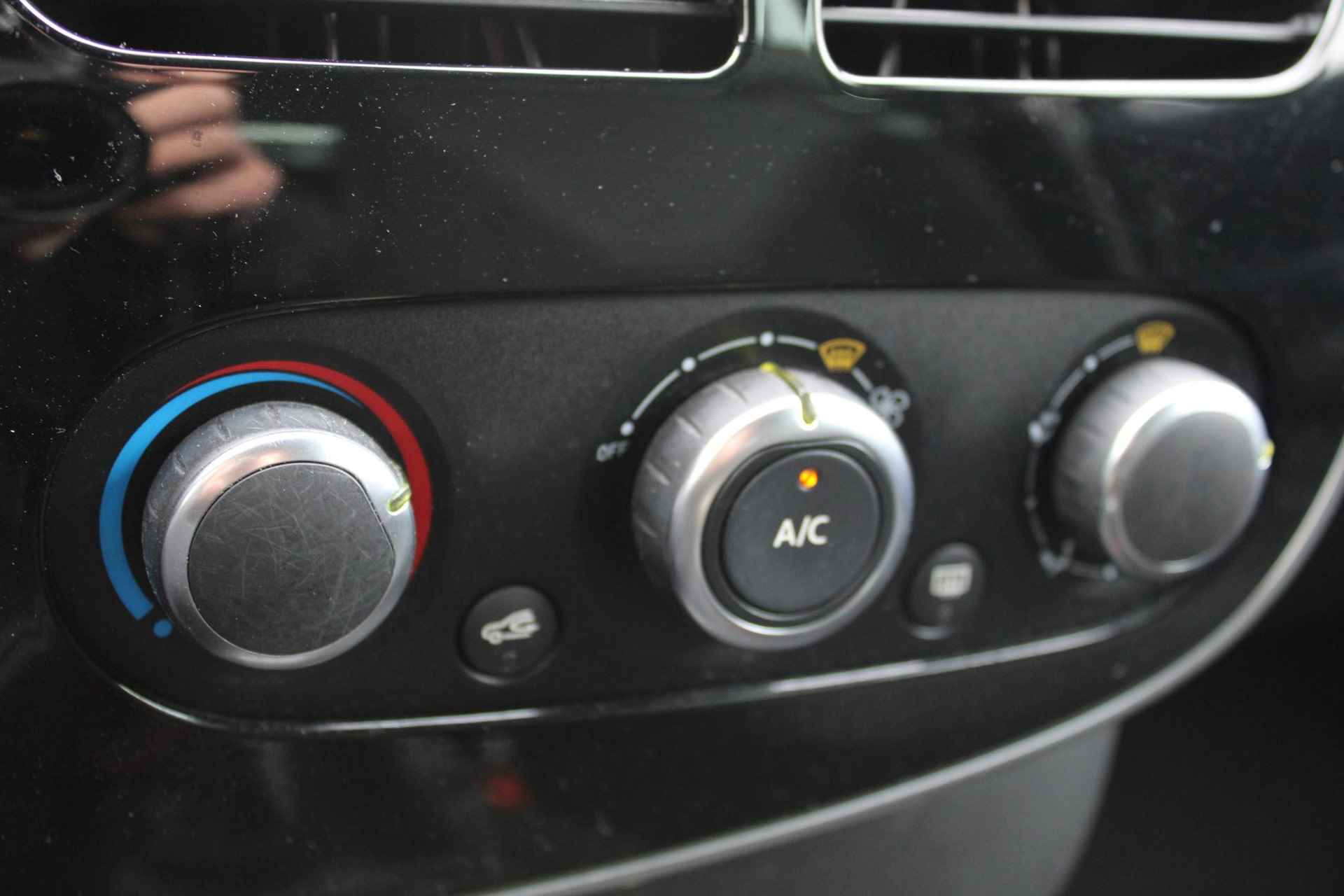 Renault Clio Estate 0.9 TCe 90 Night&Day Parkeersensoren | Navigatie | Cruise control - 25/32