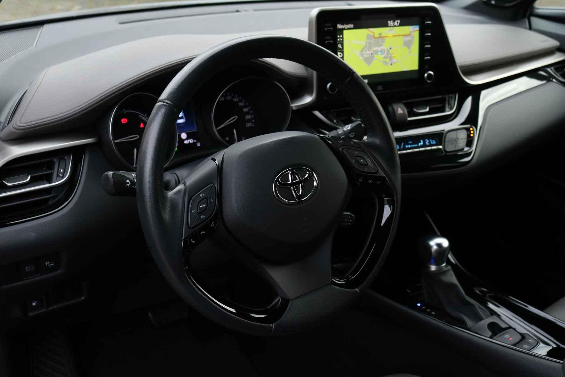 Toyota C-HR 2.0 Hybrid Executive, 1e eign, NL auto, JBL, Navi - 17/30