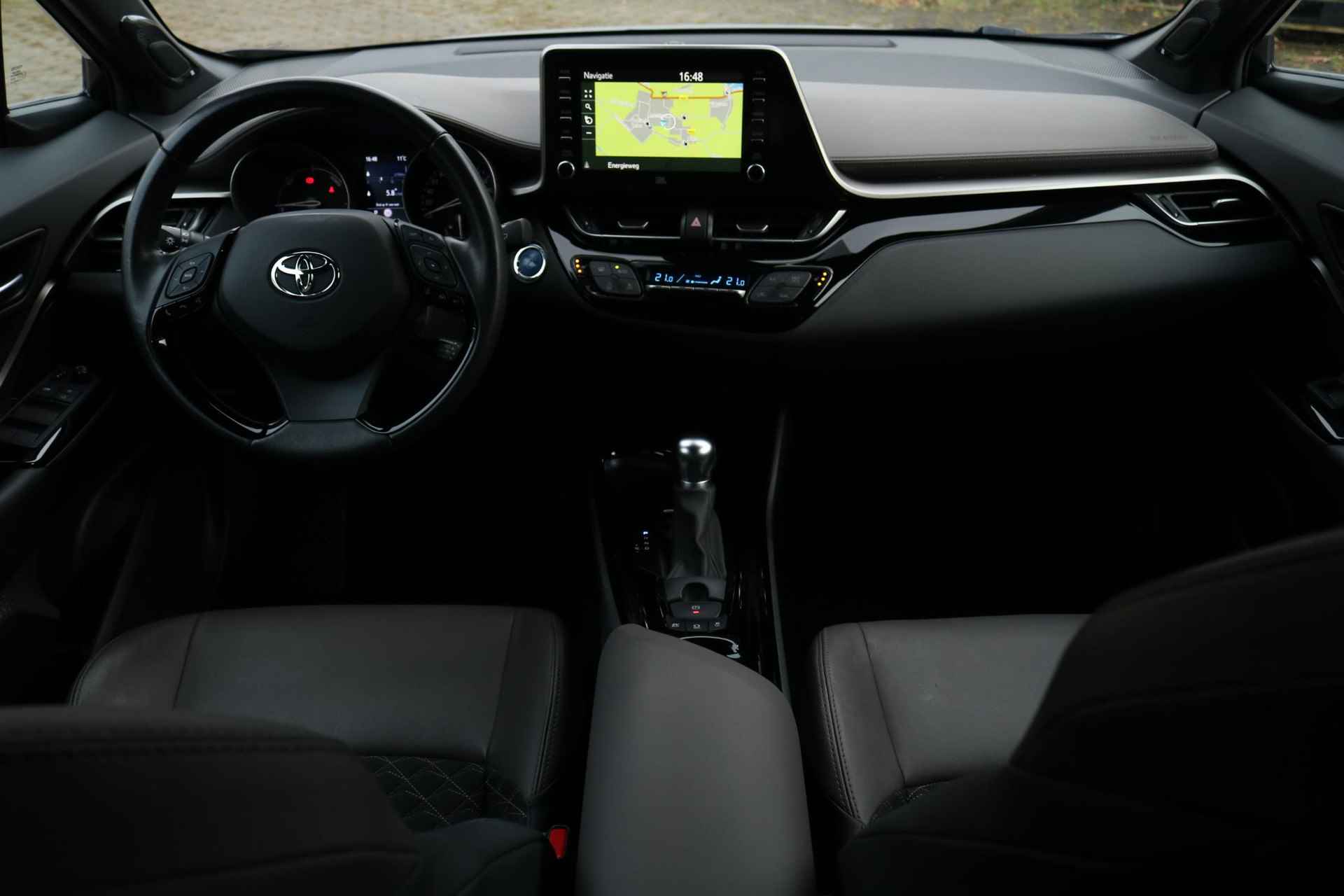 Toyota C-HR 2.0 Hybrid Executive, 1e eign, NL auto, JBL, Navi - 5/30