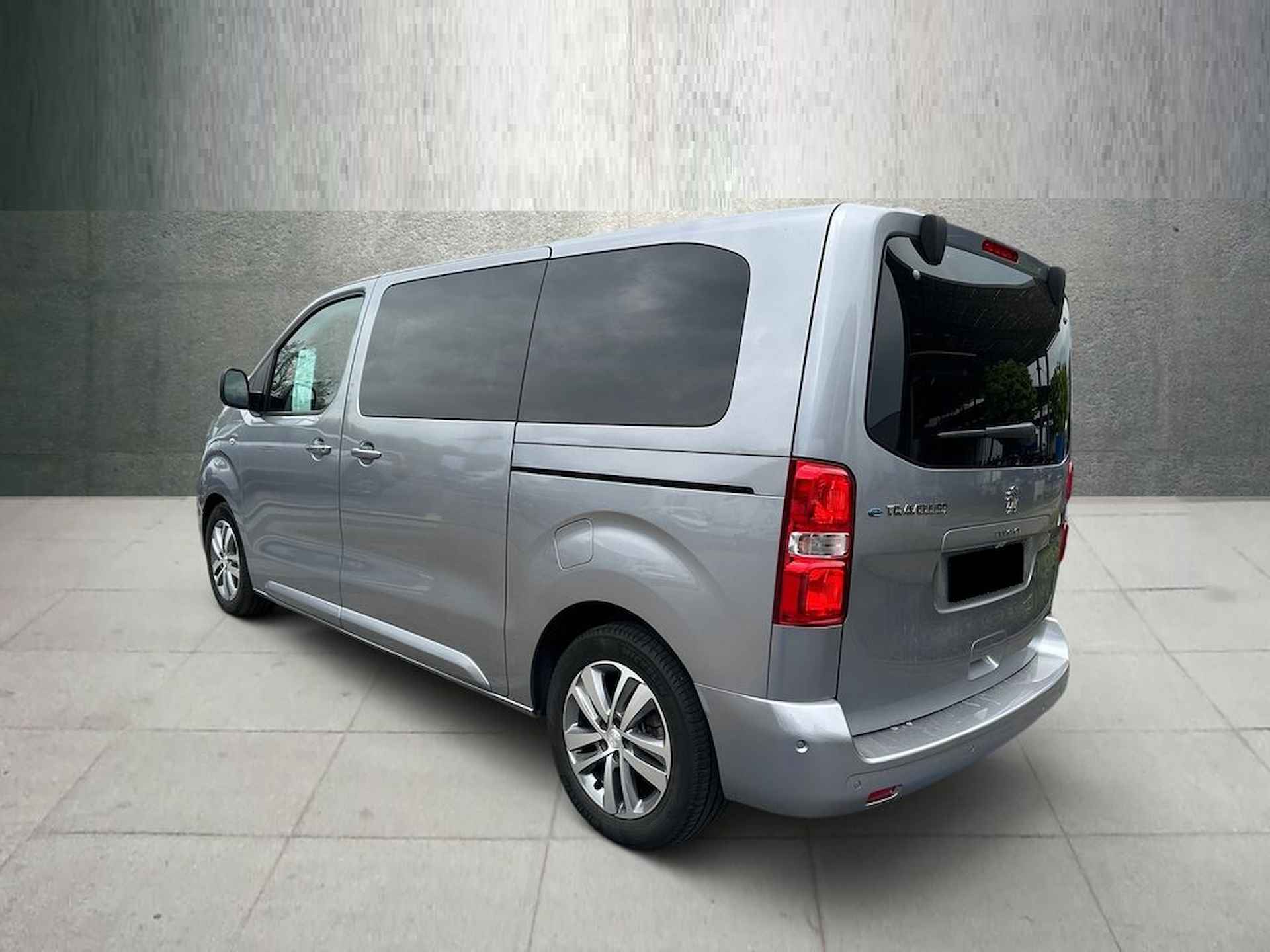 Peugeot e-Traveller 50 kWh Business VIP 33.0000 EX BTW 8-Zitter Panoramadak Leder Navi Head-Up Camera Massage 17 Inch - 3/13