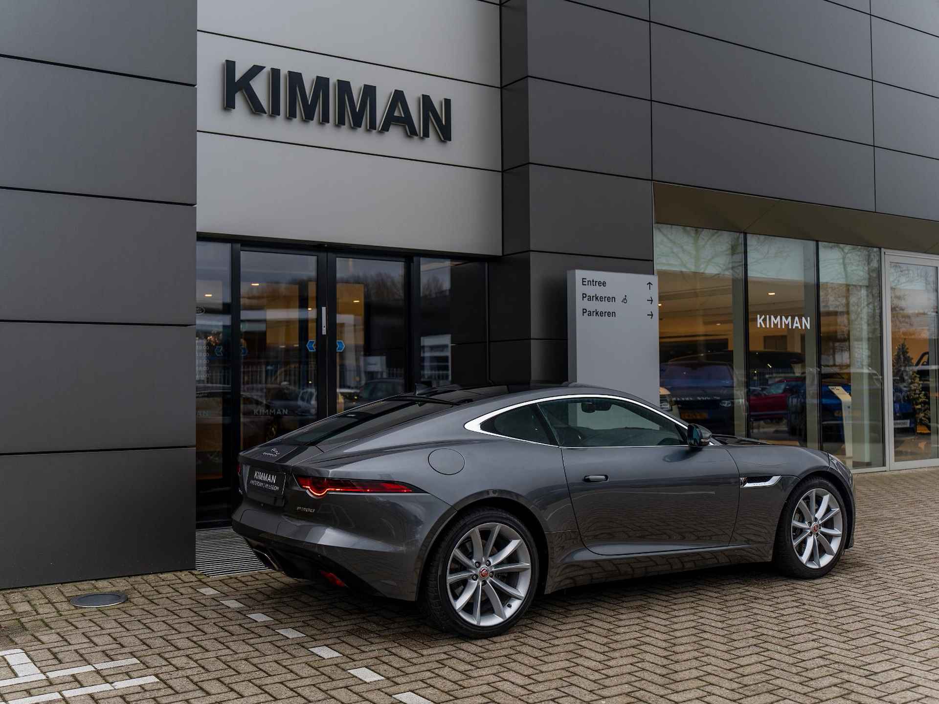 Jaguar F-TYPE 2.0T R-Dynamic - 8/34