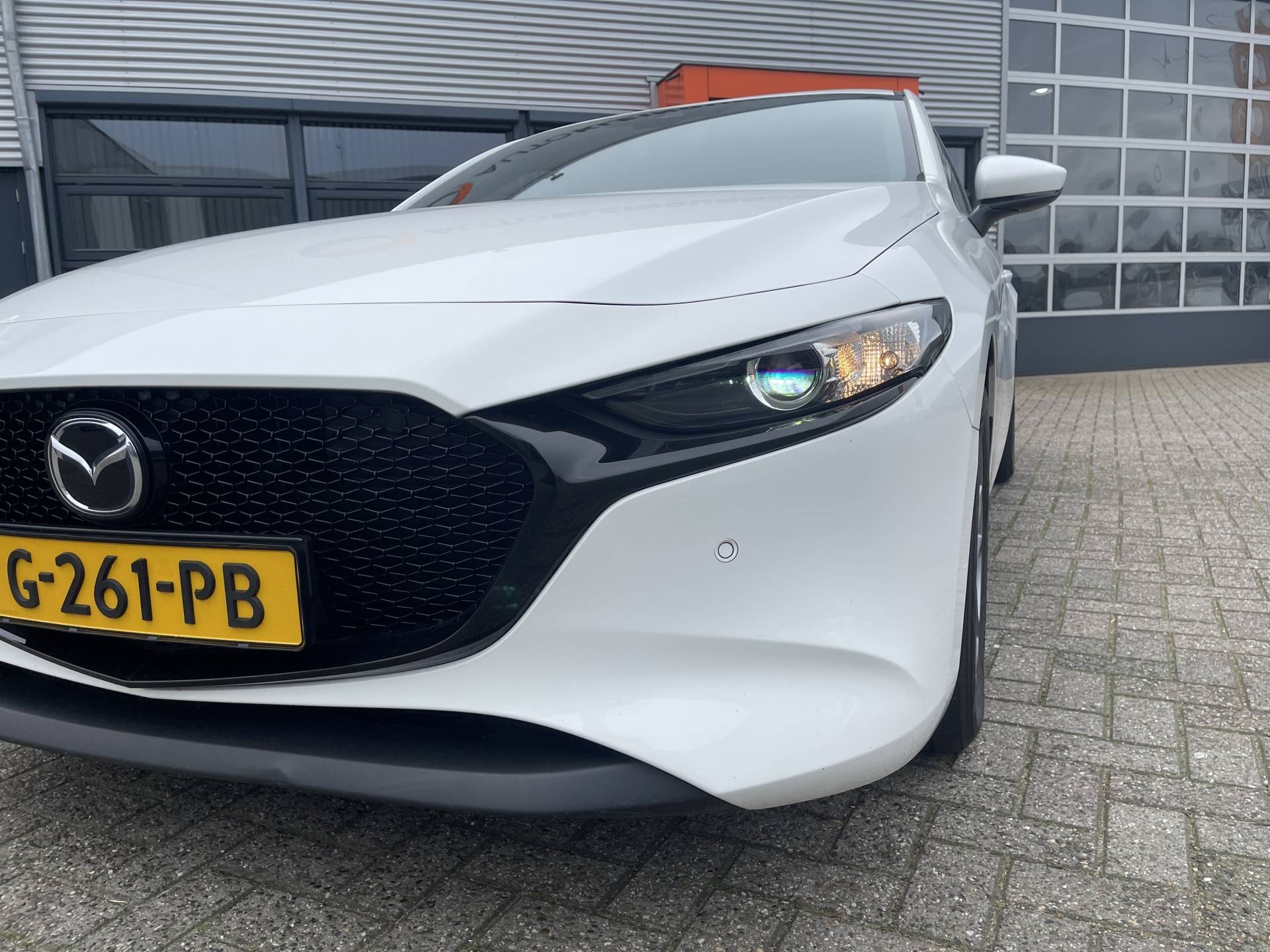 Mazda 3 2.0 SkyActiv-X 180 Comfort met Bose NL-Auto / Led koplampem / Leder / Bose / Trekhaak / Navi / Camera / Apple/Android Carplay / - 16/29