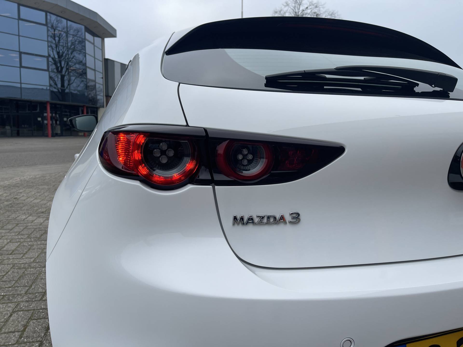 Mazda 3 2.0 SkyActiv-X 180 Comfort met Bose NL-Auto / Led koplampem / Leder / Bose / Trekhaak / Navi / Camera / Apple/Android Carplay / - 17/29