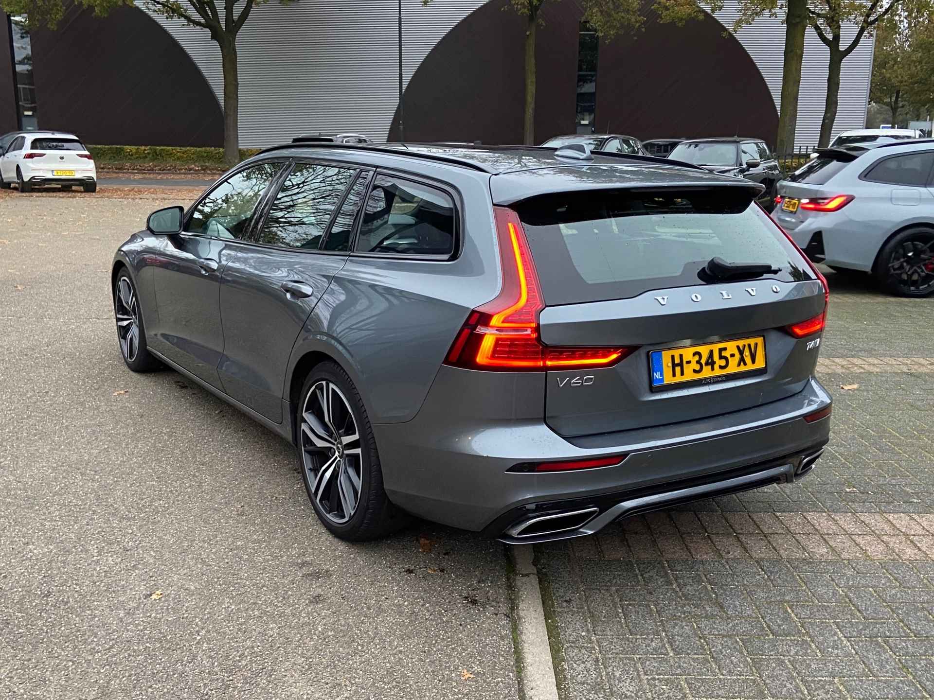 Volvo V60 2.0 T4 R-Design ORIG. NL. NAP KM. | PANO | ELEK. TREKHAAK | MEMORY SEAT | RIJKLAARPRIJS INCL. 12 MND. BOVAGGARANTIE - 6/31