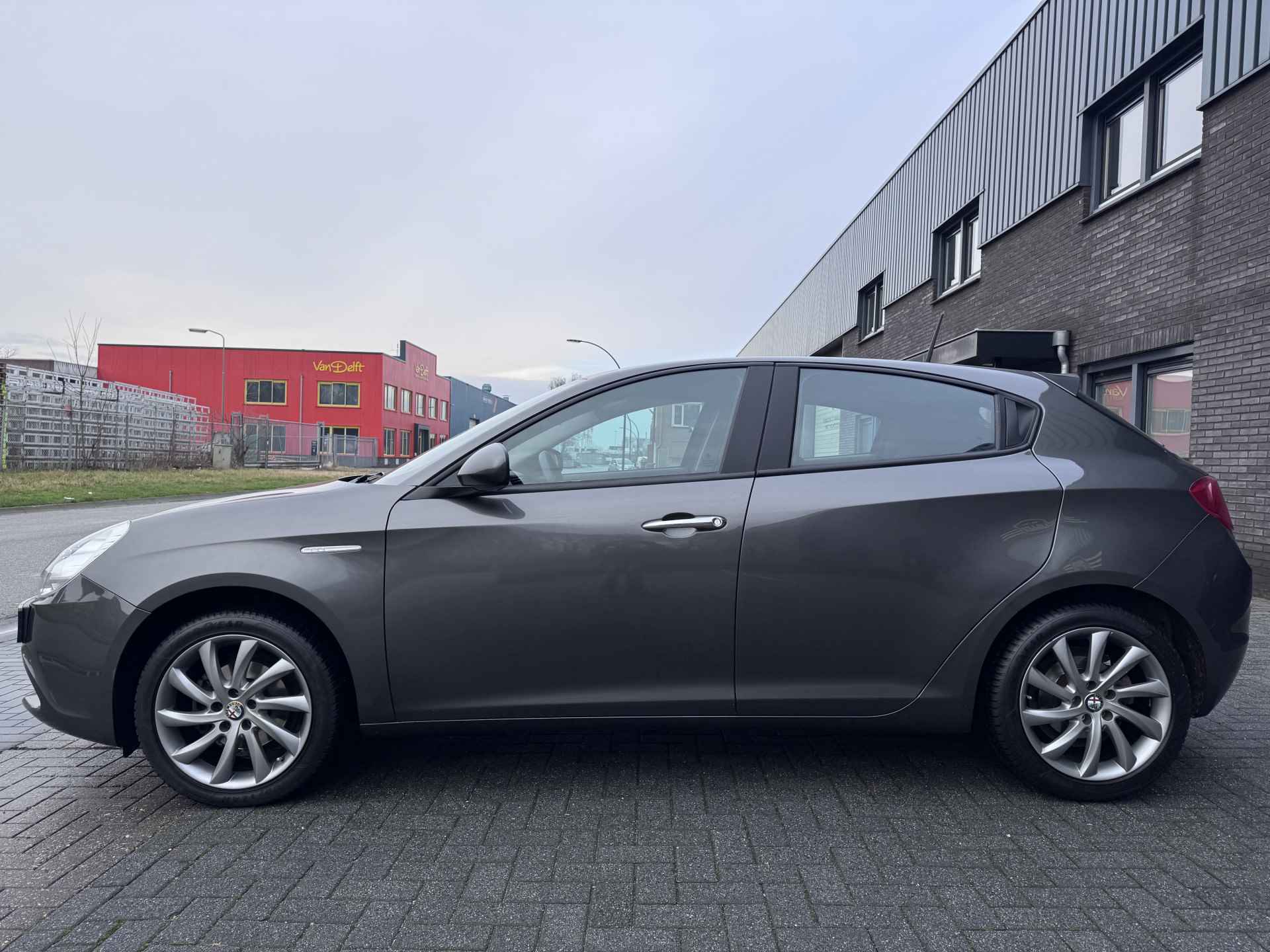 Alfa Romeo Giulietta 1.4 T Impression | 2E EIGENAAR | 12MND GARANTIE | LMV | AIRCO | - 10/37