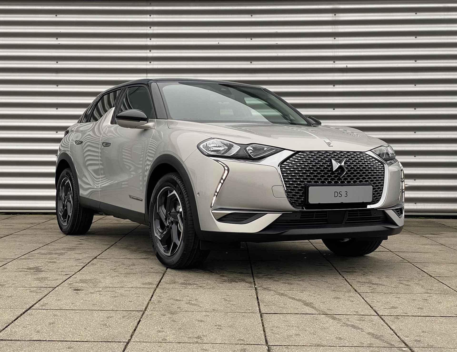 DS Ds 3 Crossback 1.2 PureTech 100pk Roofs Of Paris | Navigatie | Parkeersensoren | Climate Control - 2/35