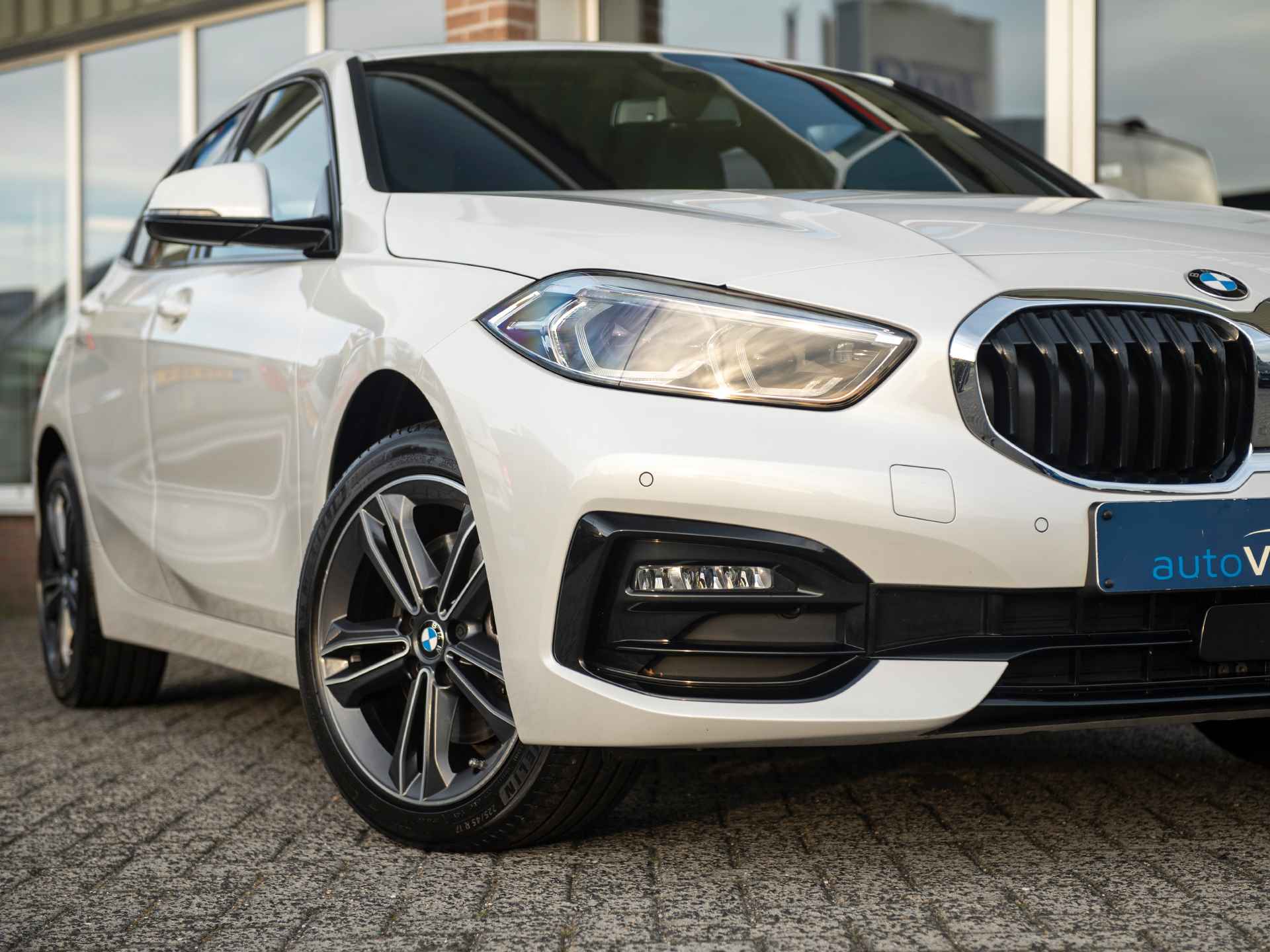 BMW 1-serie 118iA Business Edition Executive Sport Line | Live Cockpit Prof. | Sportstoelen | Adaptive LED | Apple Carplay/Android Auto | 17" Lichtmetaal | Stoel- & stuurverwarming | Alarm Kl. III - 19/51