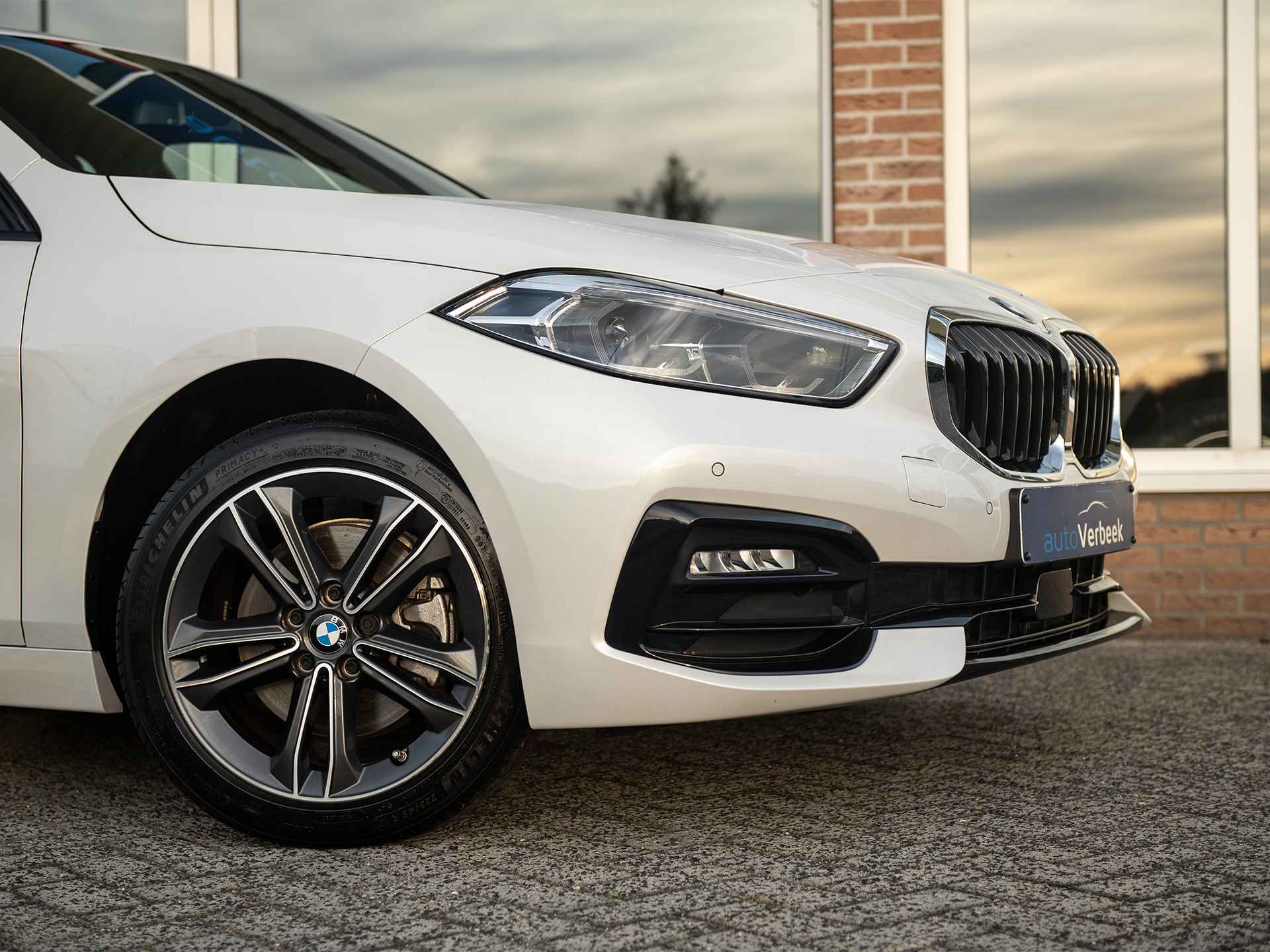 BMW 1-serie 118iA Business Edition Executive Sport Line | Live Cockpit Prof. | Sportstoelen | Adaptive LED | Apple Carplay/Android Auto | 17" Lichtmetaal | Stoel- & stuurverwarming | Alarm Kl. III - 21/51