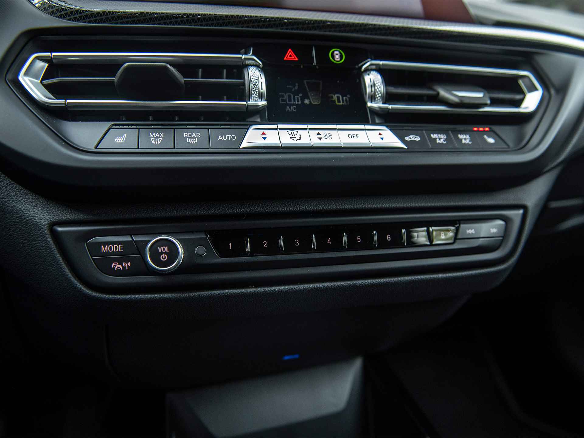 BMW 1-serie 118iA Business Edition Executive Sport Line | Live Cockpit Prof. | Sportstoelen | Adaptive LED | Apple Carplay/Android Auto | 17" Lichtmetaal | Stoel- & stuurverwarming | Alarm Kl. III - 26/51