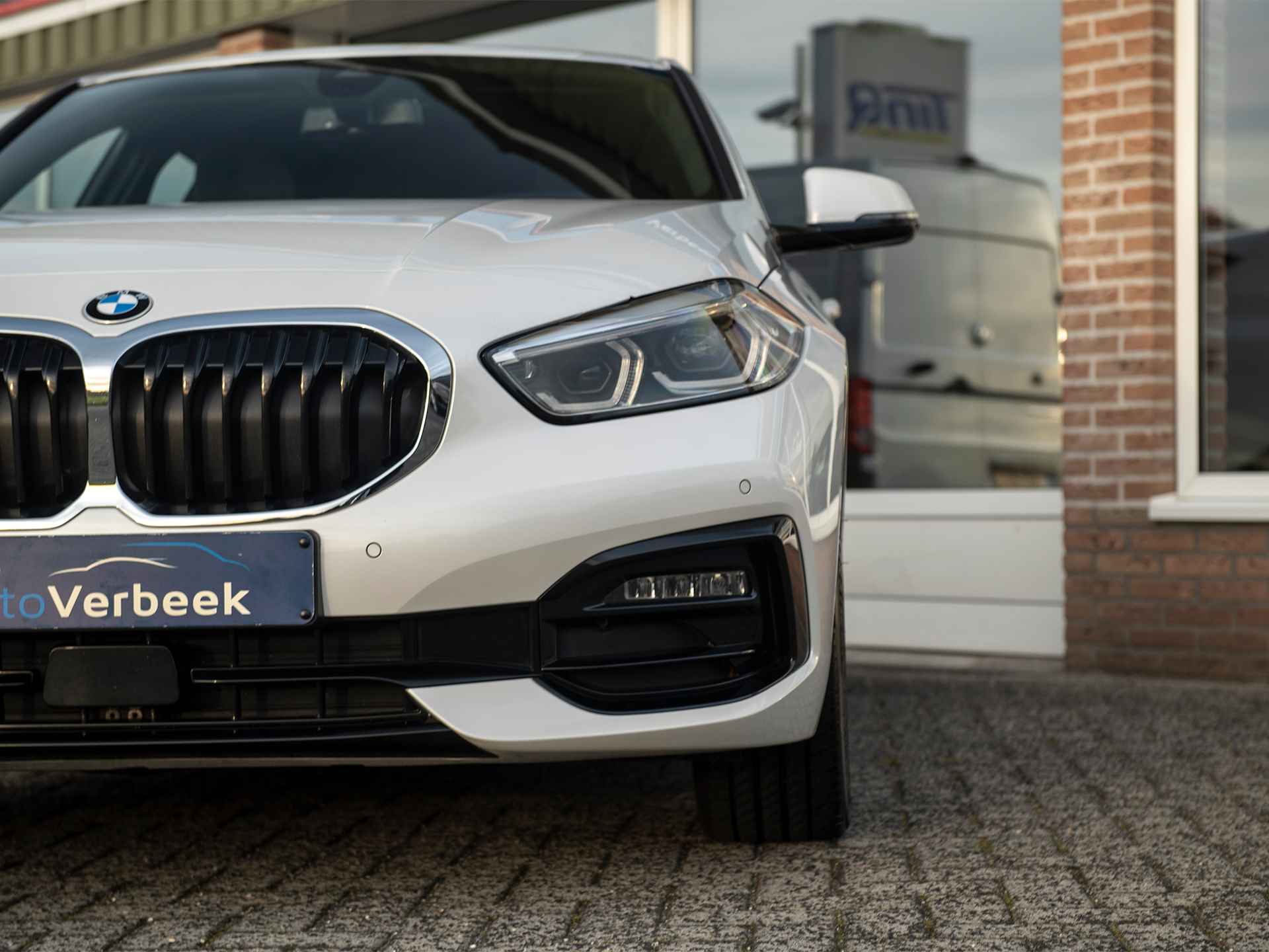 BMW 1-serie 118iA Business Edition Executive Sport Line | Live Cockpit Prof. | Sportstoelen | Adaptive LED | Apple Carplay/Android Auto | 17" Lichtmetaal | Stoel- & stuurverwarming | Alarm Kl. III - 29/51