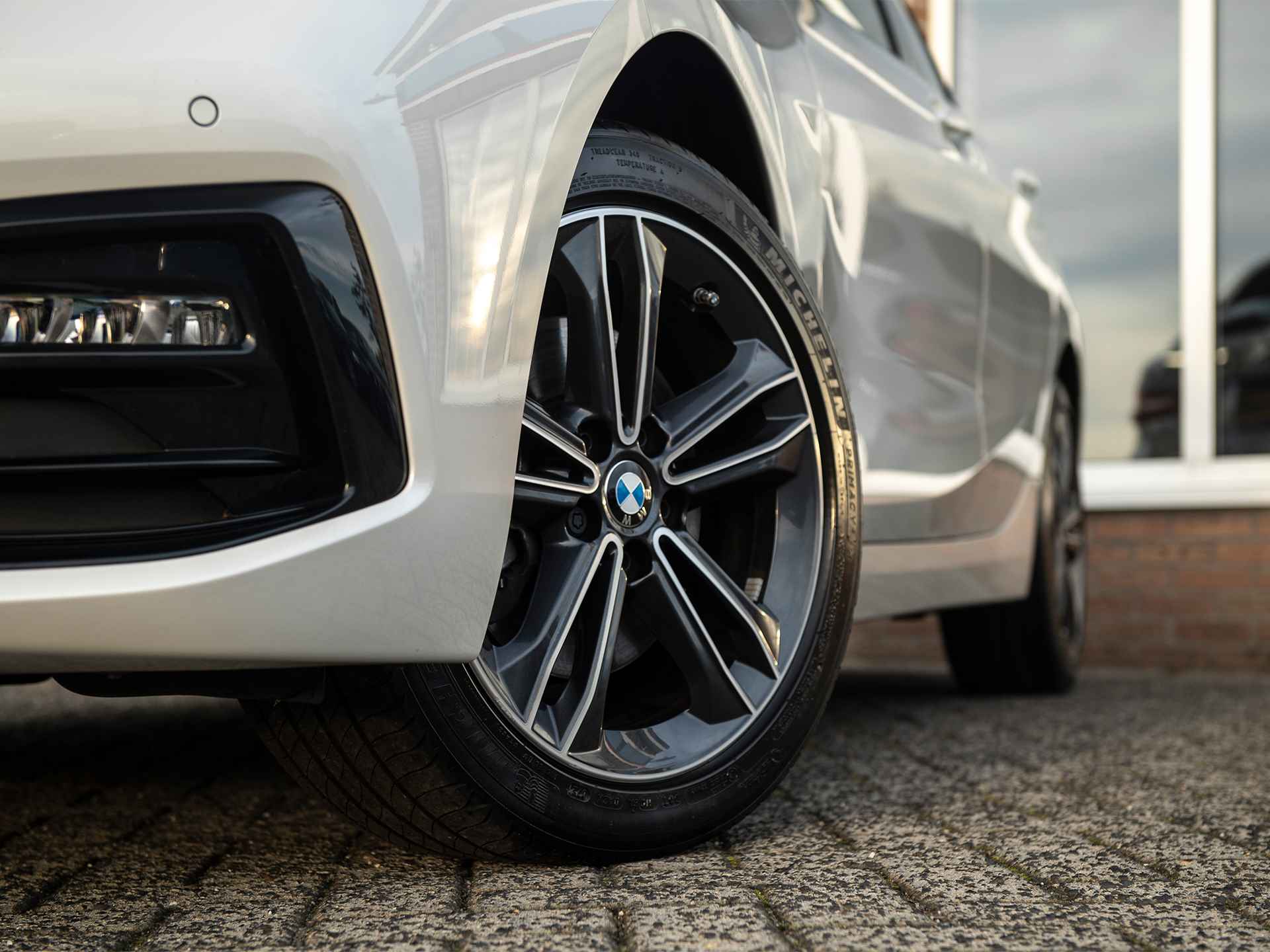 BMW 1-serie 118iA Business Edition Executive Sport Line | Live Cockpit Prof. | Sportstoelen | Adaptive LED | Apple Carplay/Android Auto | 17" Lichtmetaal | Stoel- & stuurverwarming | Alarm Kl. III - 32/51