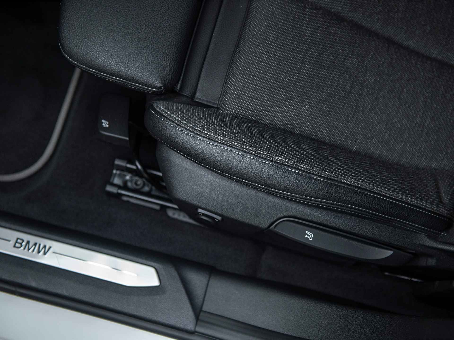 BMW 1-serie 118iA Business Edition Executive Sport Line | Live Cockpit Prof. | Sportstoelen | Adaptive LED | Apple Carplay/Android Auto | 17" Lichtmetaal | Stoel- & stuurverwarming | Alarm Kl. III - 6/51