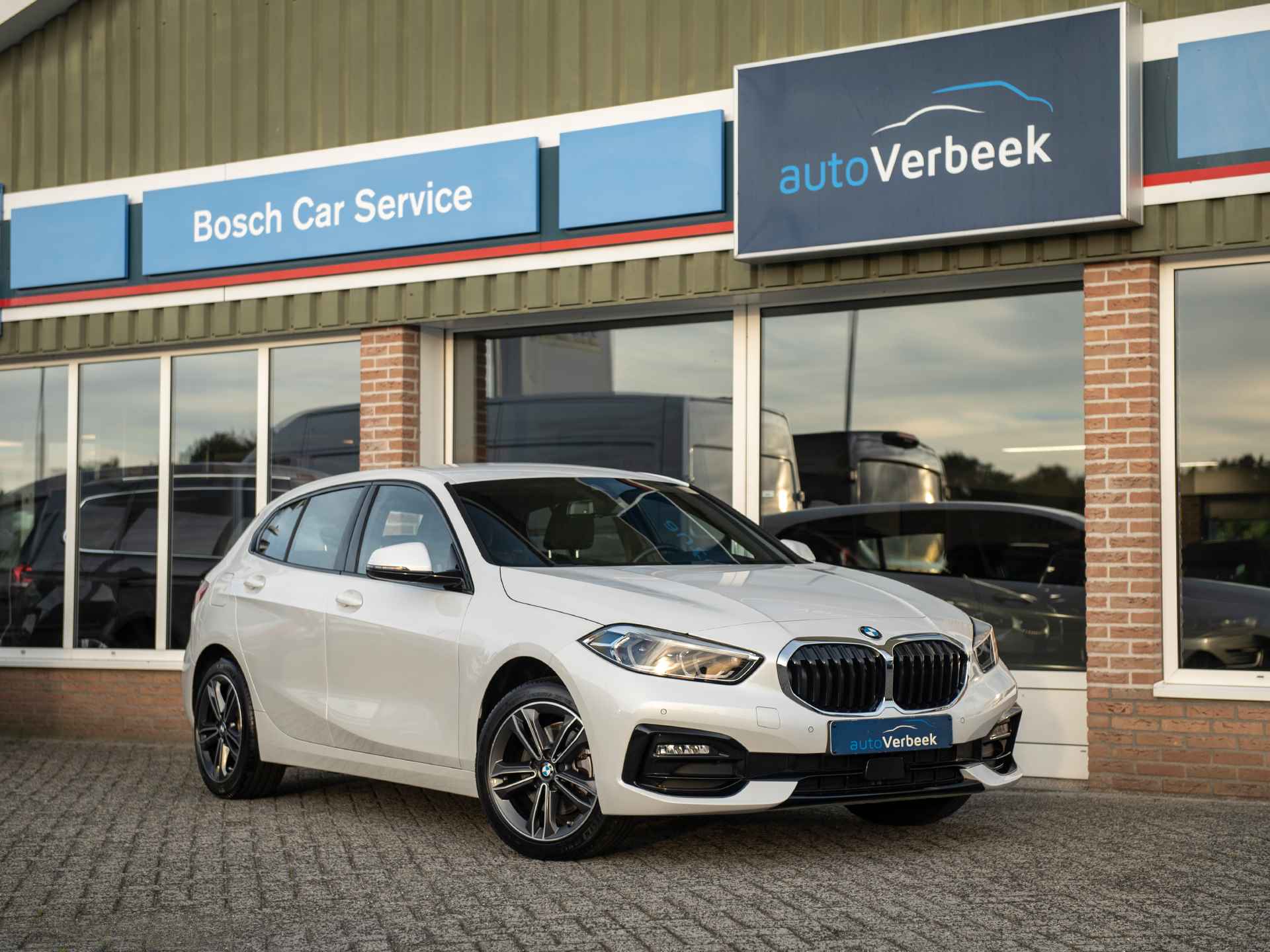 BMW 1-serie 118iA Business Edition Executive Sport Line | Live Cockpit Prof. | Sportstoelen | Adaptive LED | Apple Carplay/Android Auto | 17" Lichtmetaal | Stoel- & stuurverwarming | Alarm Kl. III - 7/51