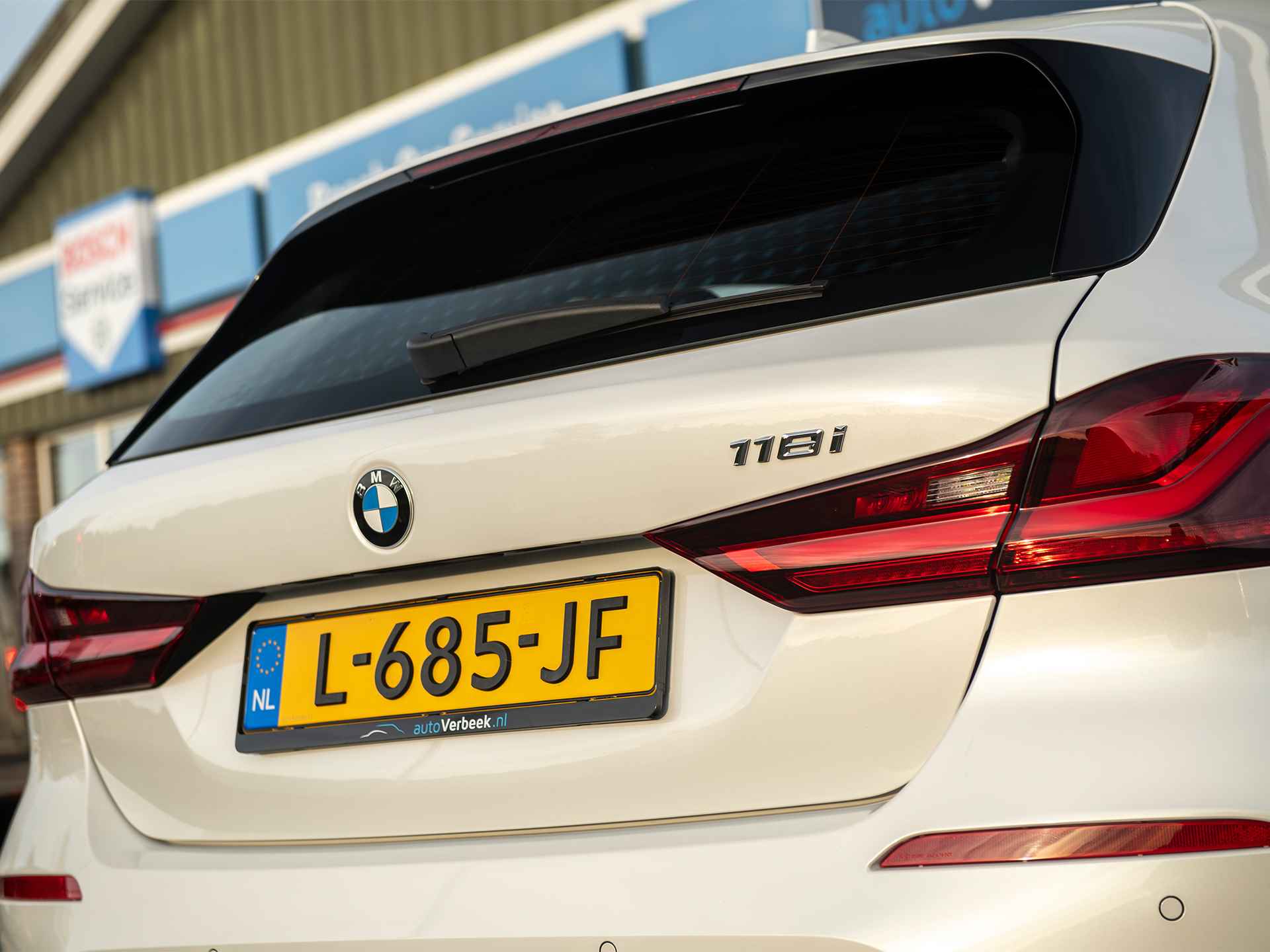 BMW 1-serie 118iA Business Edition Executive Sport Line | Live Cockpit Prof. | Sportstoelen | Adaptive LED | Apple Carplay/Android Auto | 17" Lichtmetaal | Stoel- & stuurverwarming | Alarm Kl. III - 47/51