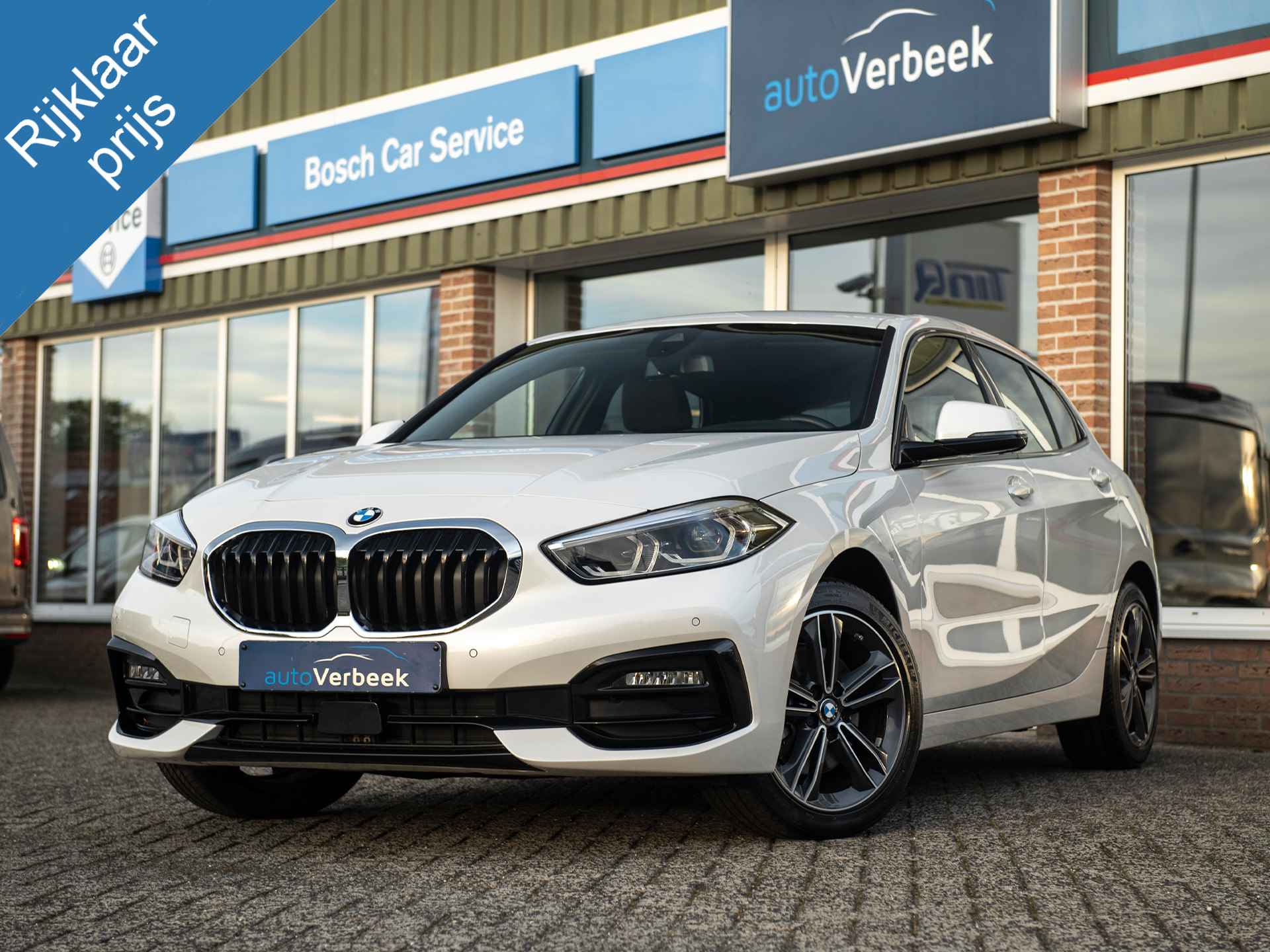 BMW 1-serie 118iA Sport Line Bus.Ed. Executive | Live Cockpit Prof. | Sportstoelen | Adaptive LED | Apple Carplay/Android Auto wireless | 17" Lichtmetaal | Stoel- & stuurverwarming | Alarm Kl. III