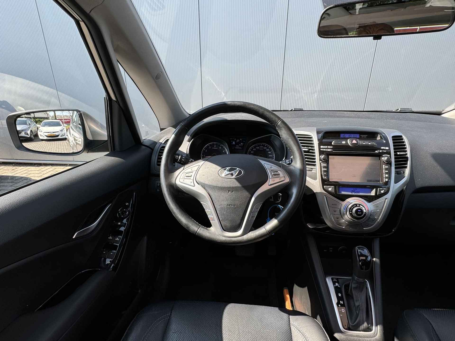 Hyundai ix20 1.6i Premium / Dealer onderhouden /1e Eig. /  Stoel + stuurverwarming/ Schuif-/kanteldak / Lederen bekleding - 5/36