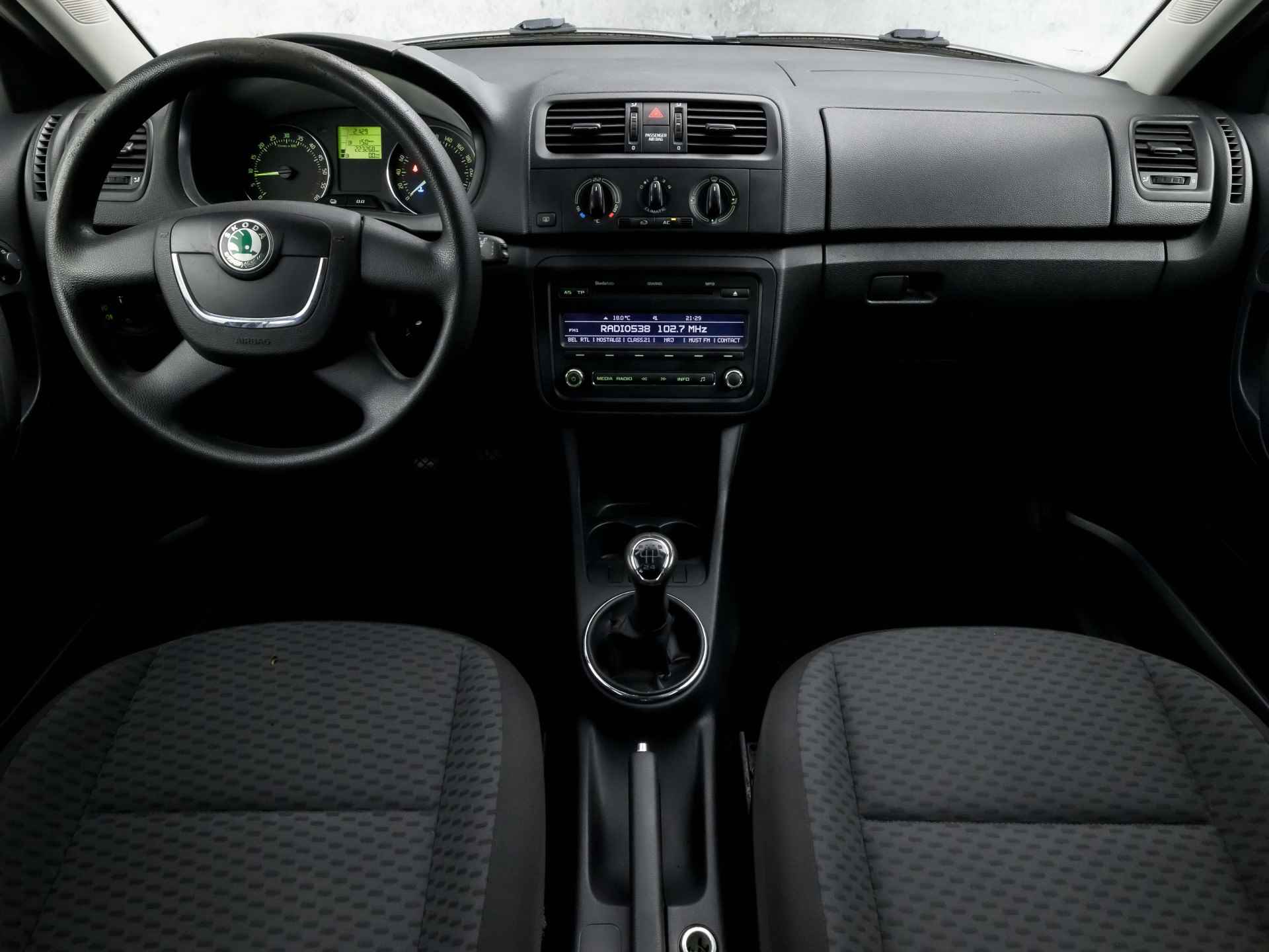 Škoda Fabia Combi 1.2 TDI Ambient Sport (CLIMATE, RADIO, TREKHAAK, XENON, GETINT GLAS, SPORTSTOELEN, PARKEERSENSOREN, NIEUWSTAAT) - 6/29