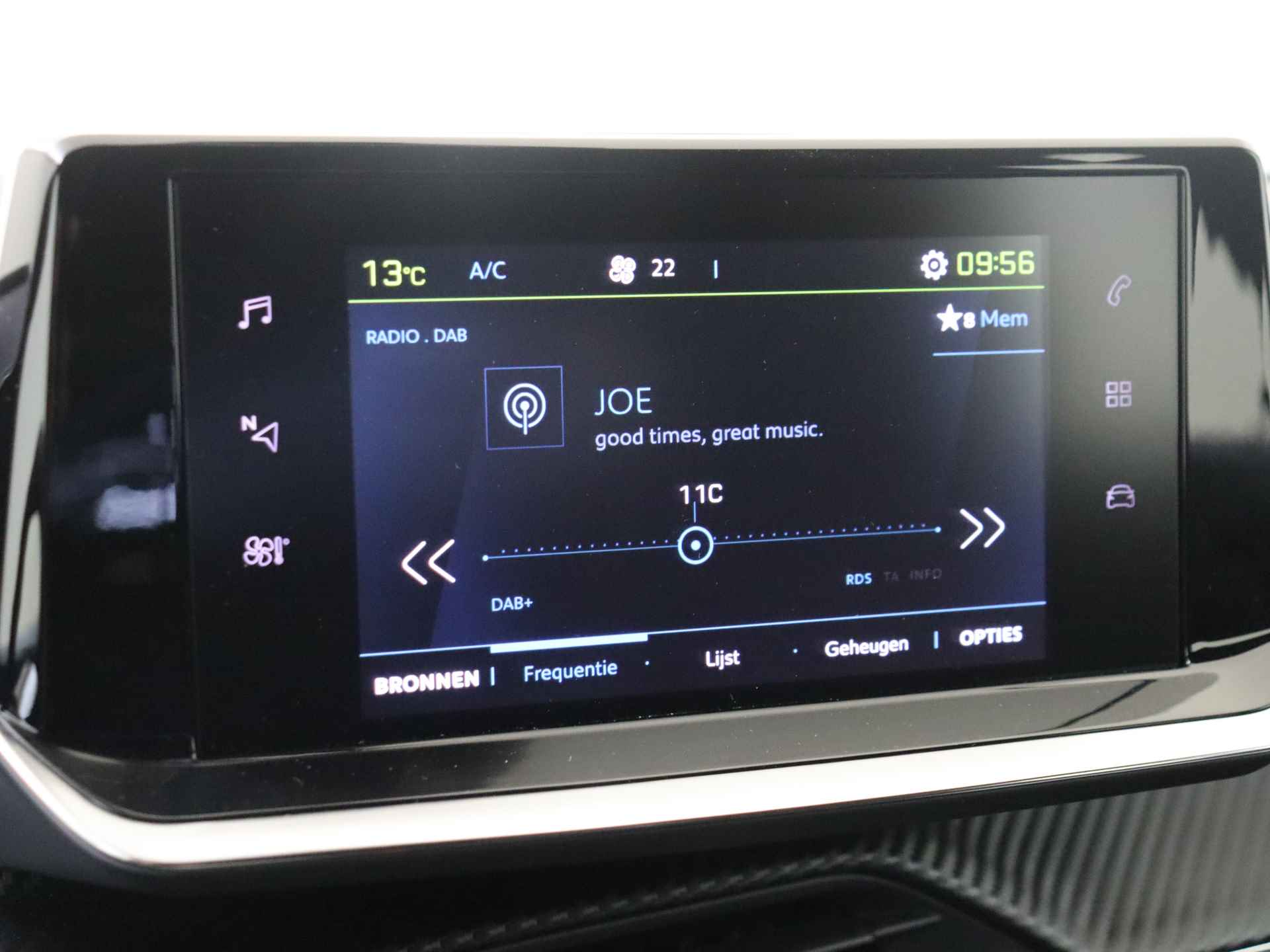 Peugeot e-2008 EV Active Pack 50 kWh Automaat | Carplay | Cruise Control | Airco - 16/48