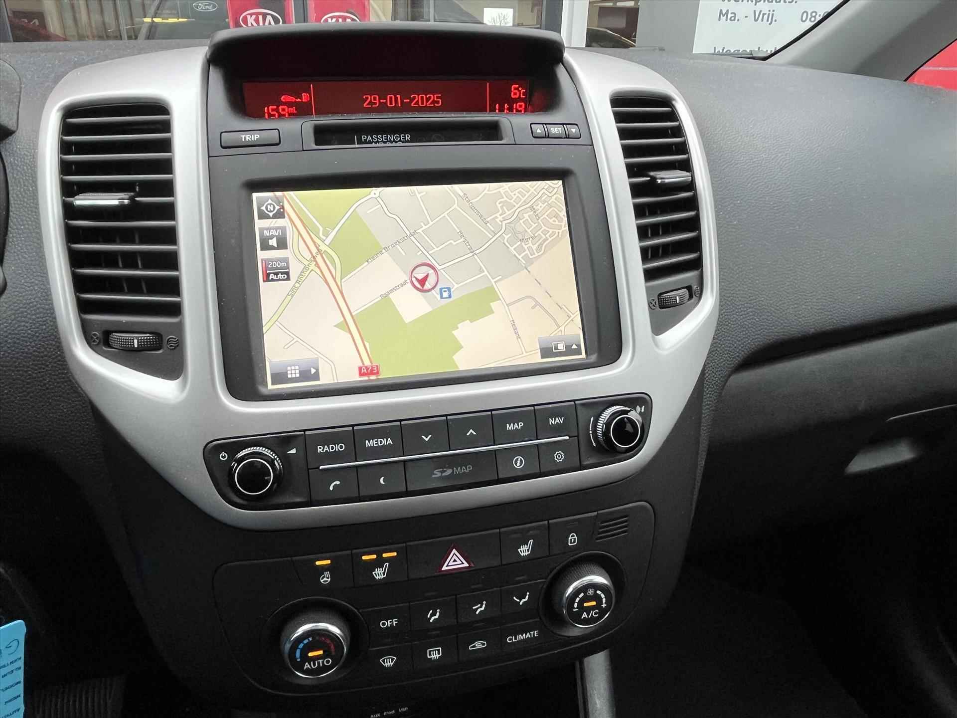 KIA Venga 1.4 CVVT 90pk ExecutiveLine | Climatronic | Stoel en stuurverwarming | Navigatie | Panoramadak | Trekhaak | - 12/24