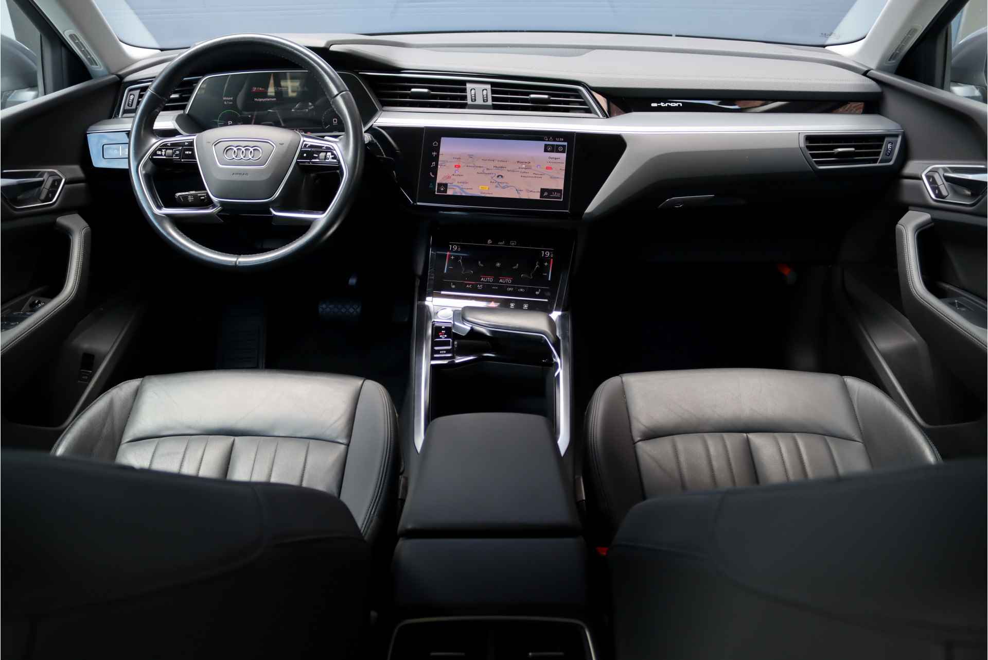 Audi e-tron e-tron 50 Quattro Launch edition plus 71 kWh, 31.000,- netto ex, Luchtvering, Panoramadak, Leder, Memory, Adaptieve Cruise Control, Standkachel, MMI Navigation Plus, DAB, Hulppakket Tour, Stoelverwarming, LED, Etc. - 3/43