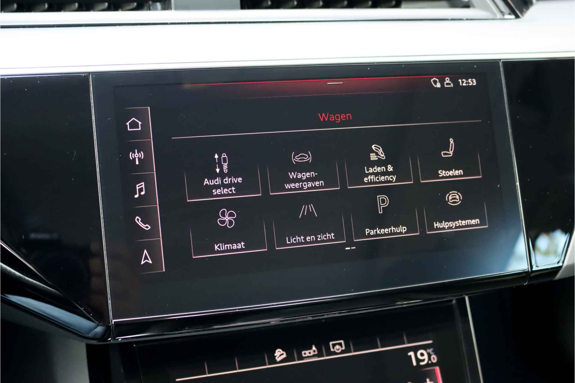 Audi e-tron e-tron 50 Quattro Launch edition plus 71 kWh, 31.000,- netto ex, Luchtvering, Panoramadak, Leder, Memory, Adaptieve Cruise Control, Standkachel, MMI Navigation Plus, DAB, Hulppakket Tour, Stoelverwarming, LED, Etc. - 23/43