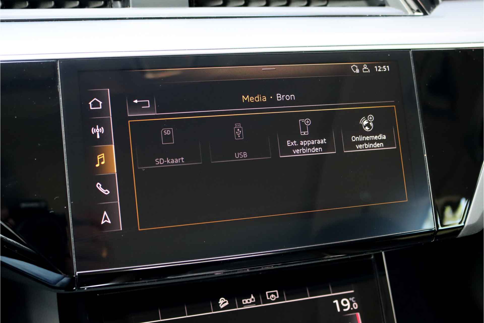 Audi e-tron e-tron 50 Quattro Launch edition plus 71 kWh, 31.000,- netto ex, Luchtvering, Panoramadak, Leder, Memory, Adaptieve Cruise Control, Standkachel, MMI Navigation Plus, DAB, Hulppakket Tour, Stoelverwarming, LED, Etc. - 33/43