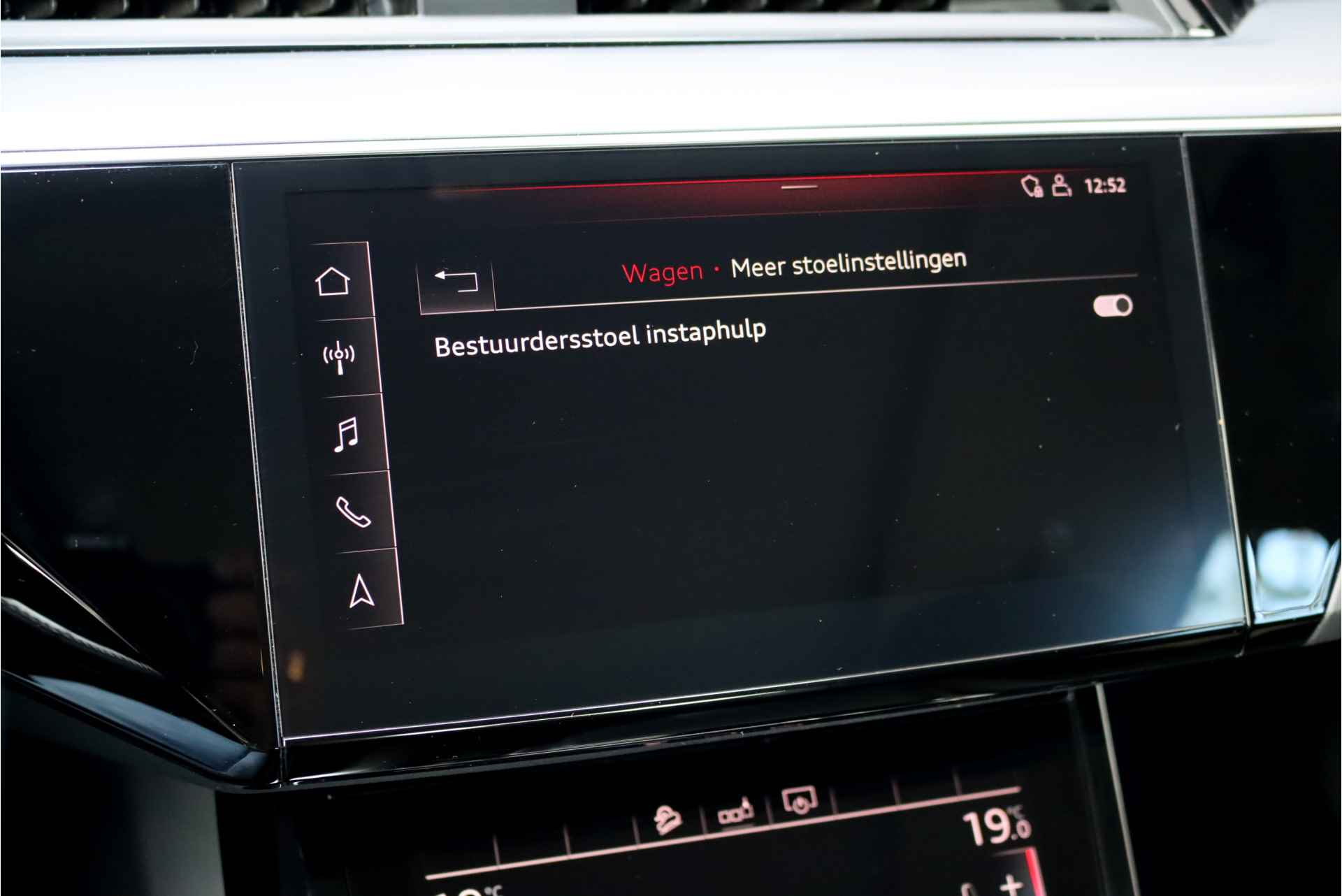 Audi e-tron e-tron 50 Quattro Launch edition plus 71 kWh, 31.000,- netto ex, Luchtvering, Panoramadak, Leder, Memory, Adaptieve Cruise Control, Standkachel, MMI Navigation Plus, DAB, Hulppakket Tour, Stoelverwarming, LED, Etc. - 35/43