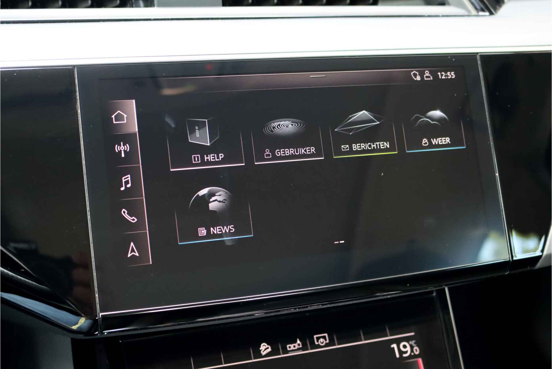 Audi e-tron e-tron 50 Quattro Launch edition plus 71 kWh, 31.000,- netto ex, Luchtvering, Panoramadak, Leder, Memory, Adaptieve Cruise Control, Standkachel, MMI Navigation Plus, DAB, Hulppakket Tour, Stoelverwarming, LED, Etc. - 41/43