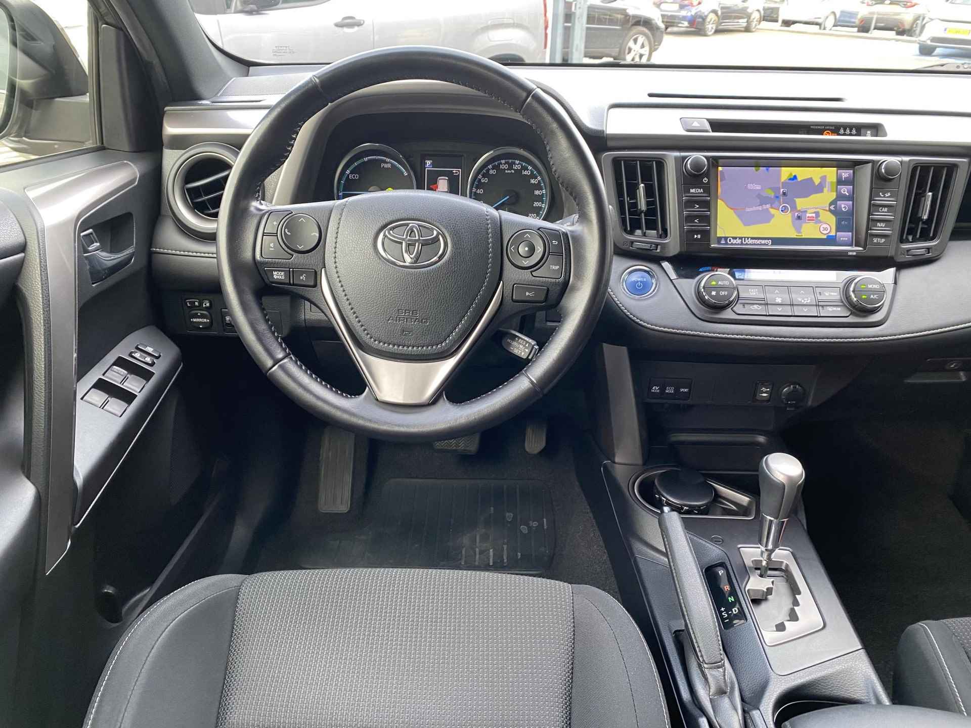 Toyota RAV4 2.5 Hybrid Dynamic 3 jaar garantie!!! | Navigatie | Elektrische achterklep | Trekhaak - 15/31
