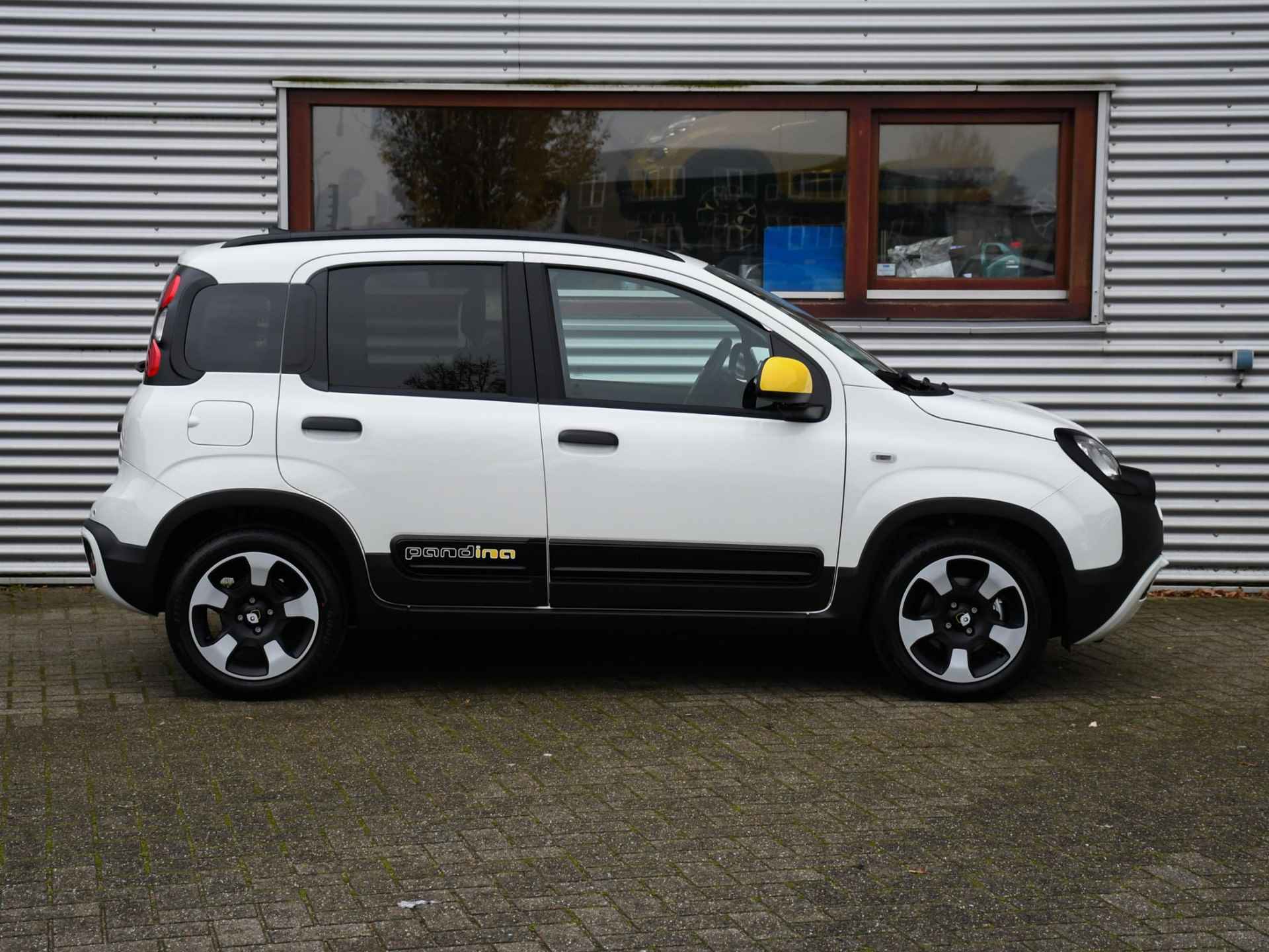 Fiat Panda Pandina 1.0 Hybrid 70pk APPLE CARPLAY | DAB | PDC ACHTER | PRIVACY GLASS | CRUISE | 15'' - 3/25