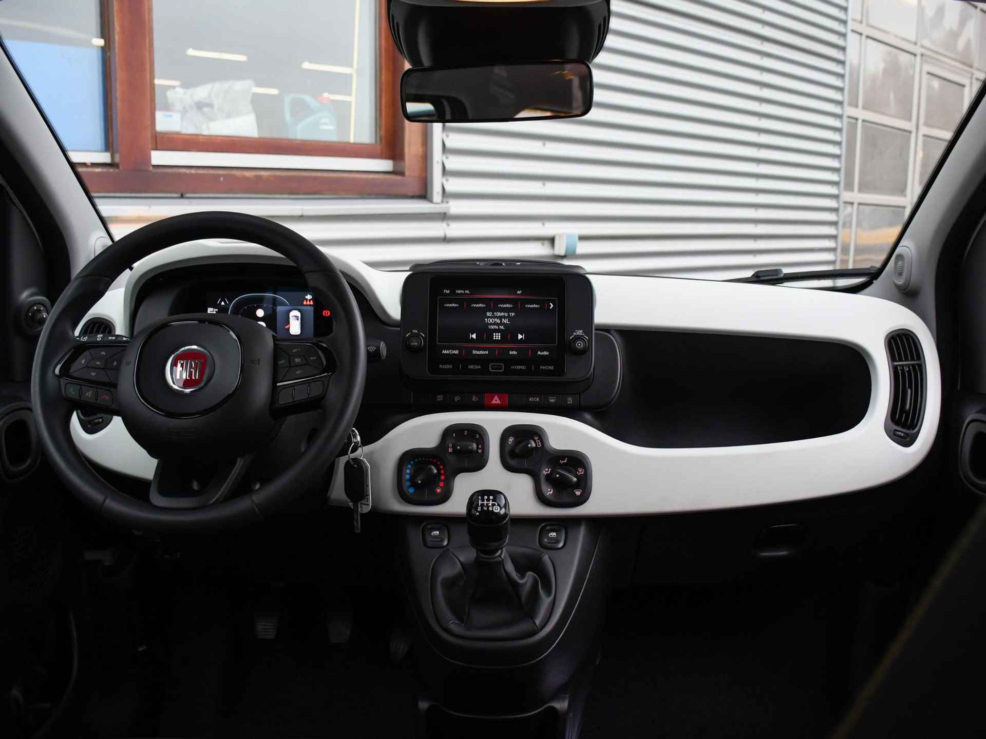 Fiat Panda Pandina 1.0 Hybrid 70pk APPLE CARPLAY | DAB | PDC ACHTER | PRIVACY GLASS | CRUISE | 15'' - 11/25