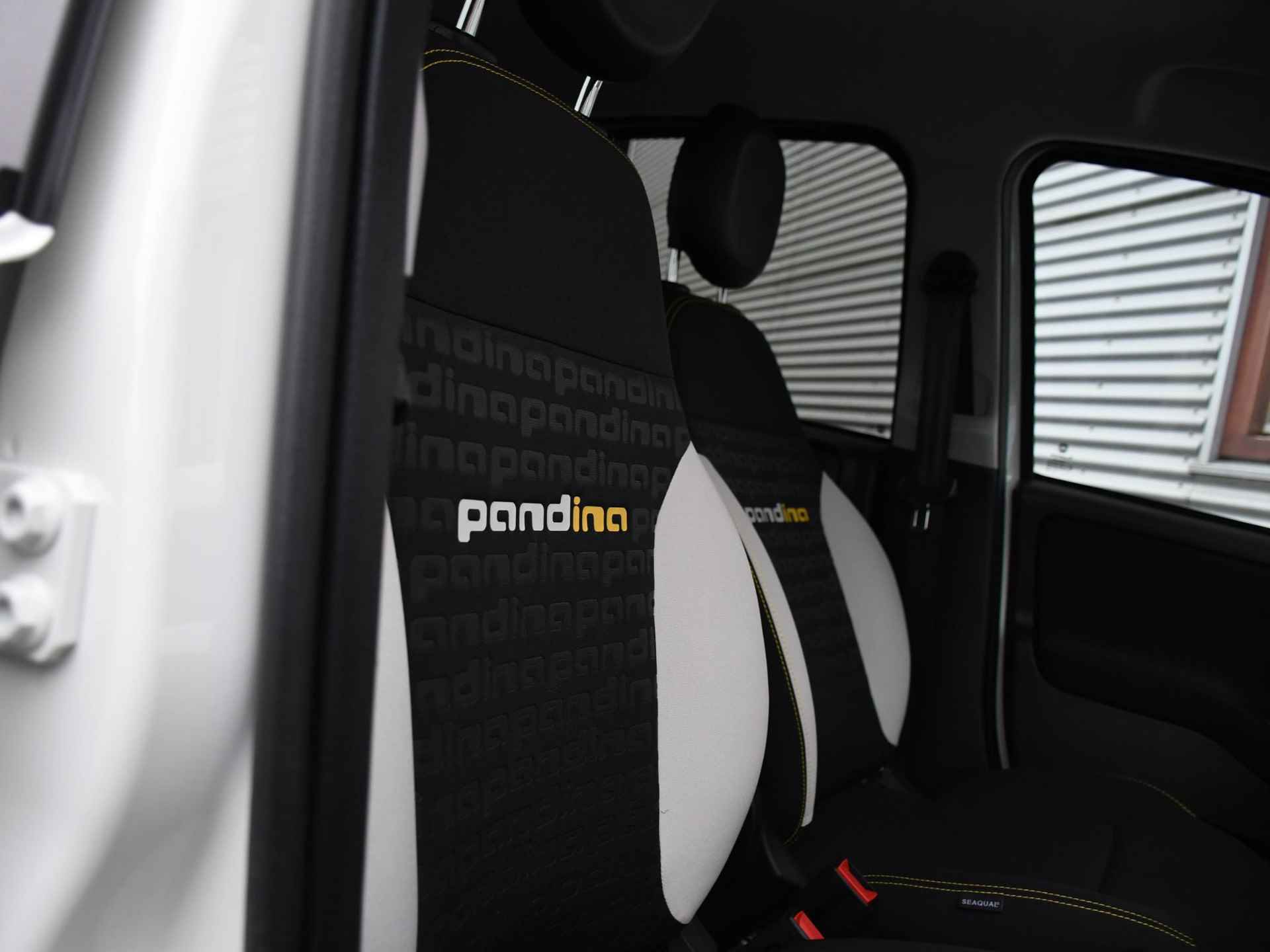 Fiat Panda Pandina 1.0 Hybrid 70pk APPLE CARPLAY | DAB | PDC ACHTER | PRIVACY GLASS | CRUISE | 15'' - 24/25