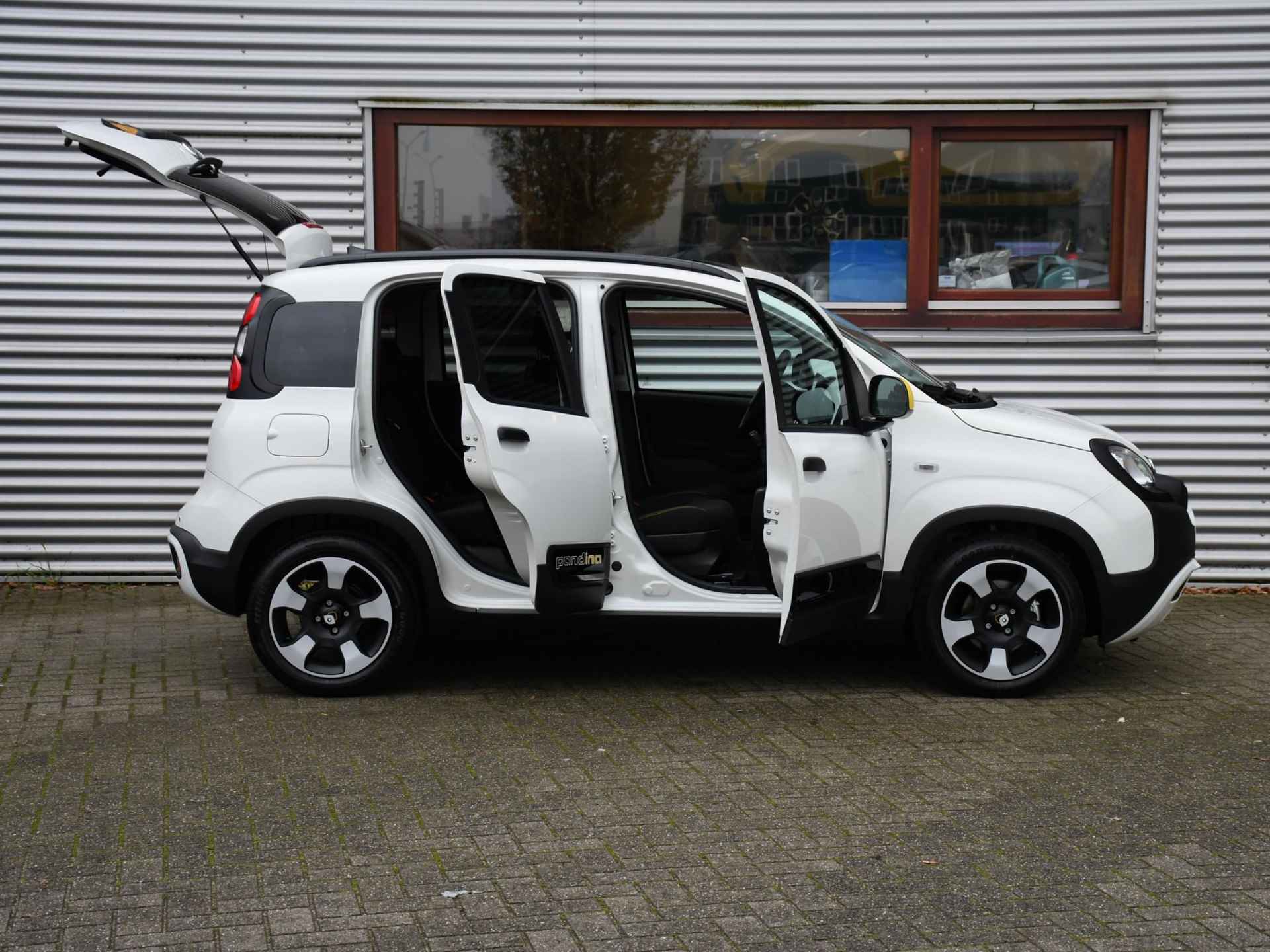 Fiat Panda Pandina 1.0 Hybrid 70pk APPLE CARPLAY | DAB | PDC ACHTER | PRIVACY GLASS | CRUISE | 15'' - 25/25