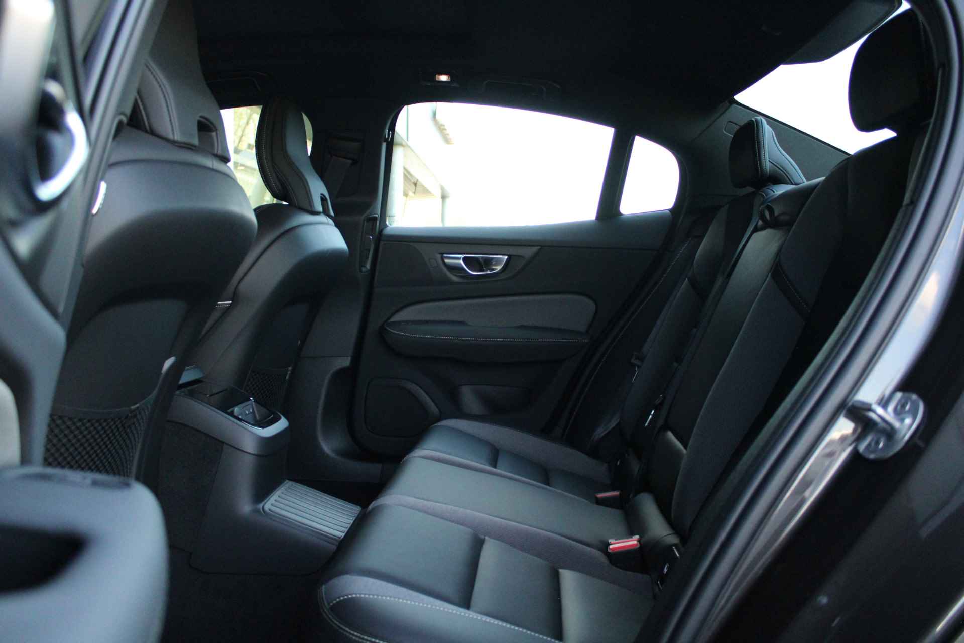 Volvo S60 Recharge T6 AWD Ultimate Dark | Panoramadak | Standkachel | Harman Kardon | BLIS | HUD | Elektrische Stoelen | 19 Inch - 11/33
