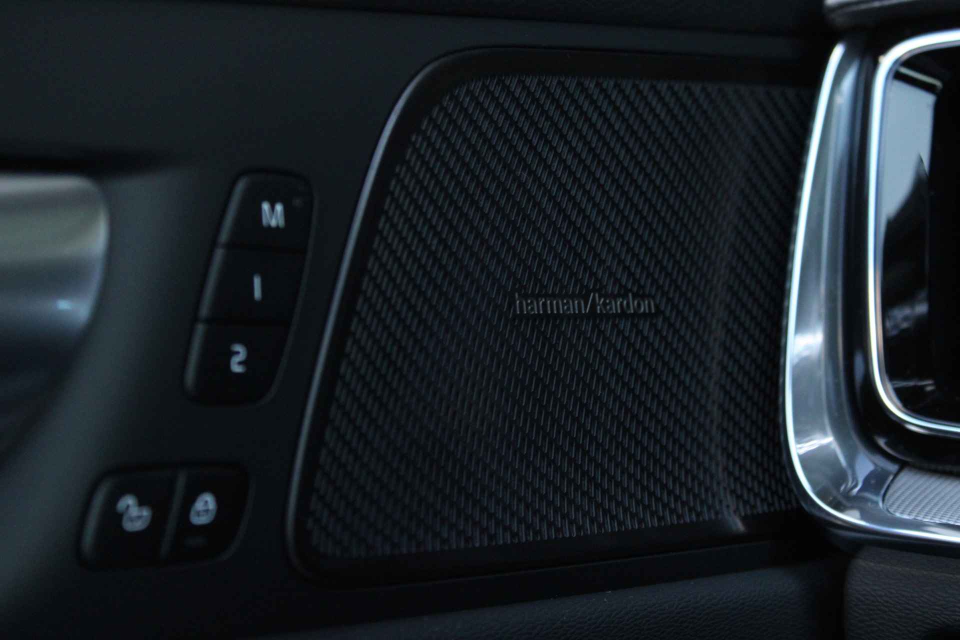 Volvo S60 Recharge T6 AWD Ultimate Dark | Panoramadak | Standkachel | Harman Kardon | BLIS | HUD | Elektrische Stoelen | 19 Inch - 21/33