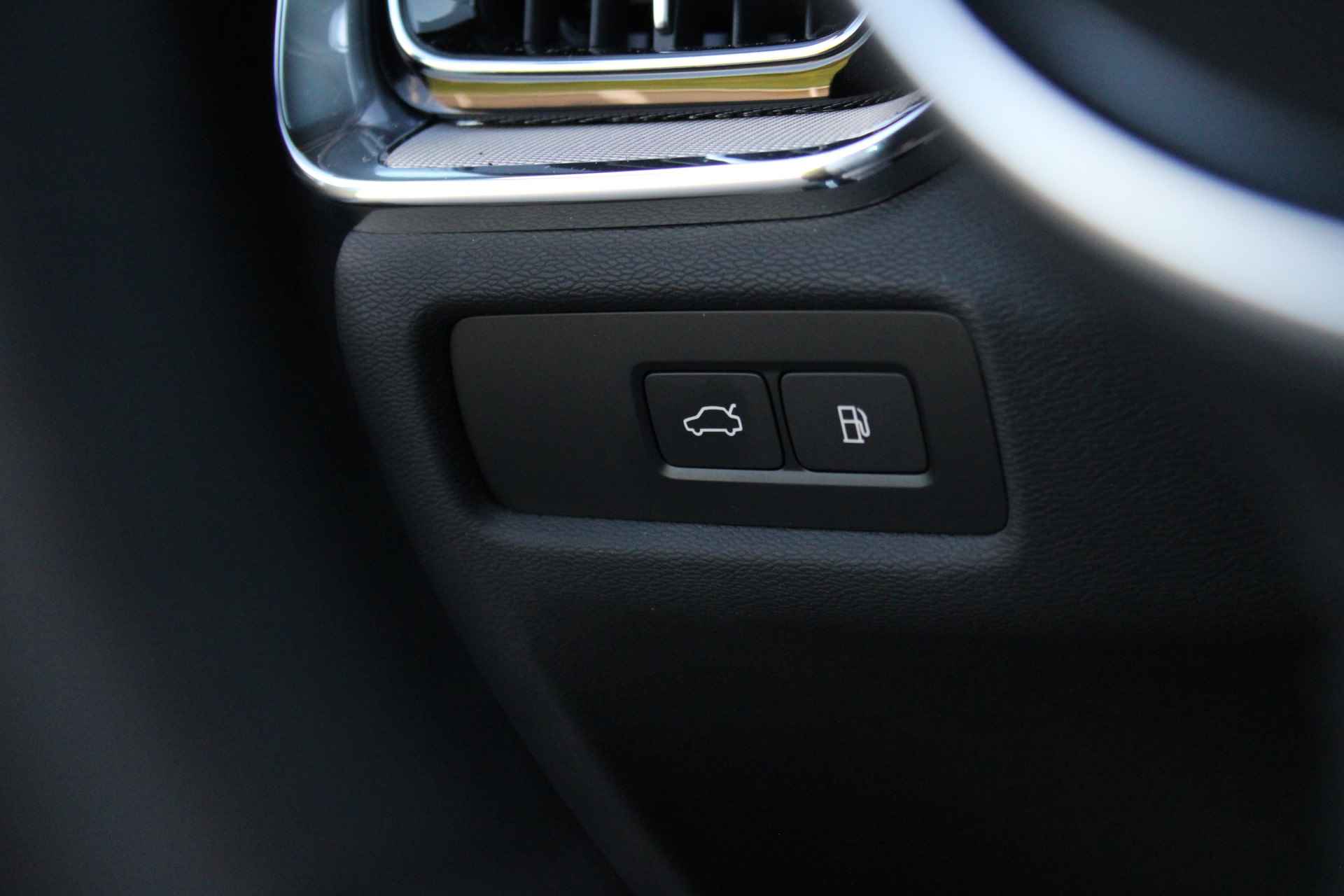 Volvo S60 Recharge T6 AWD Ultimate Dark | Panoramadak | Standkachel | Harman Kardon | BLIS | HUD | Elektrische Stoelen | 19 Inch - 22/33