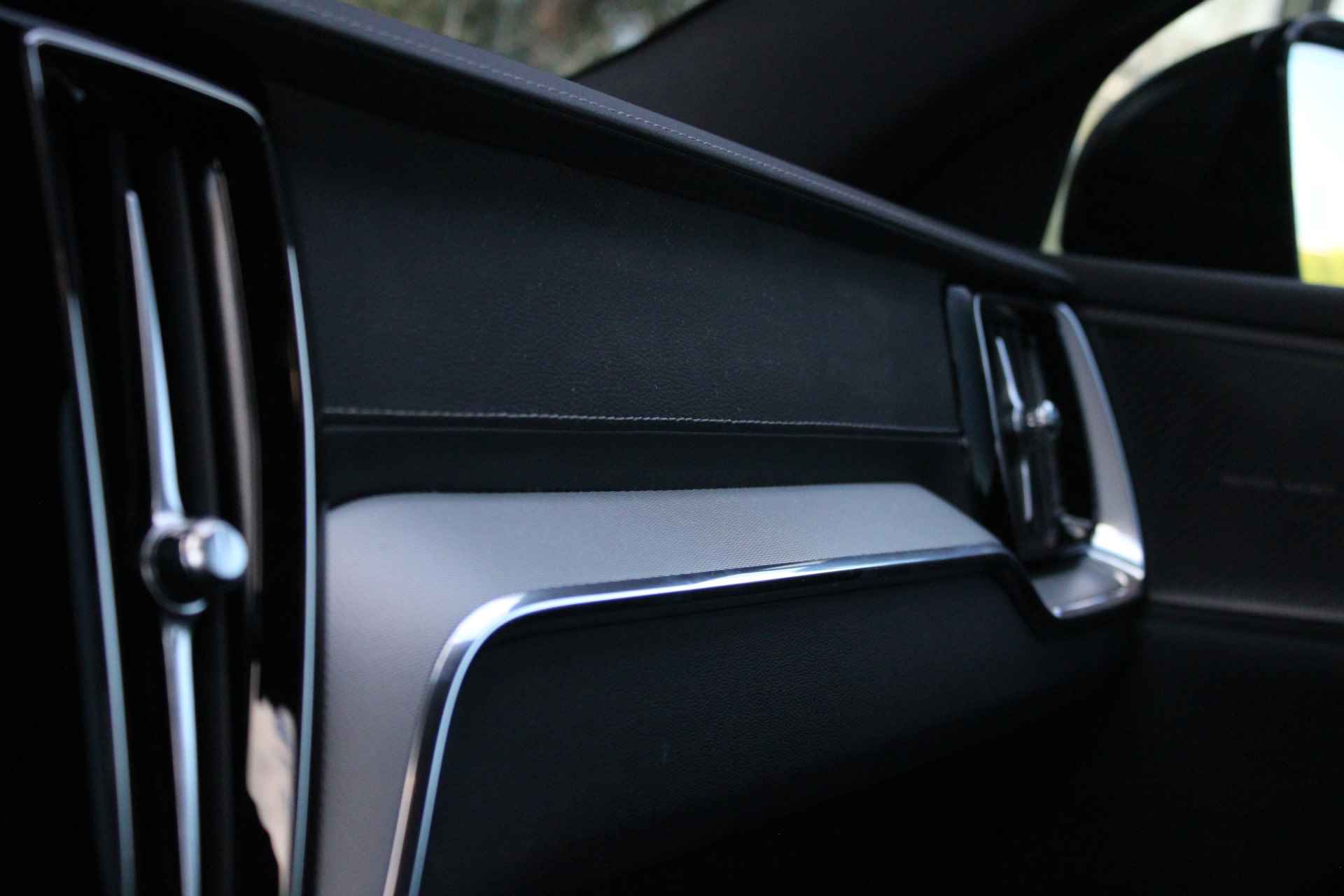 Volvo S60 Recharge T6 AWD Ultimate Dark | Panoramadak | Standkachel | Harman Kardon | BLIS | HUD | Elektrische Stoelen | 19 Inch - 31/33