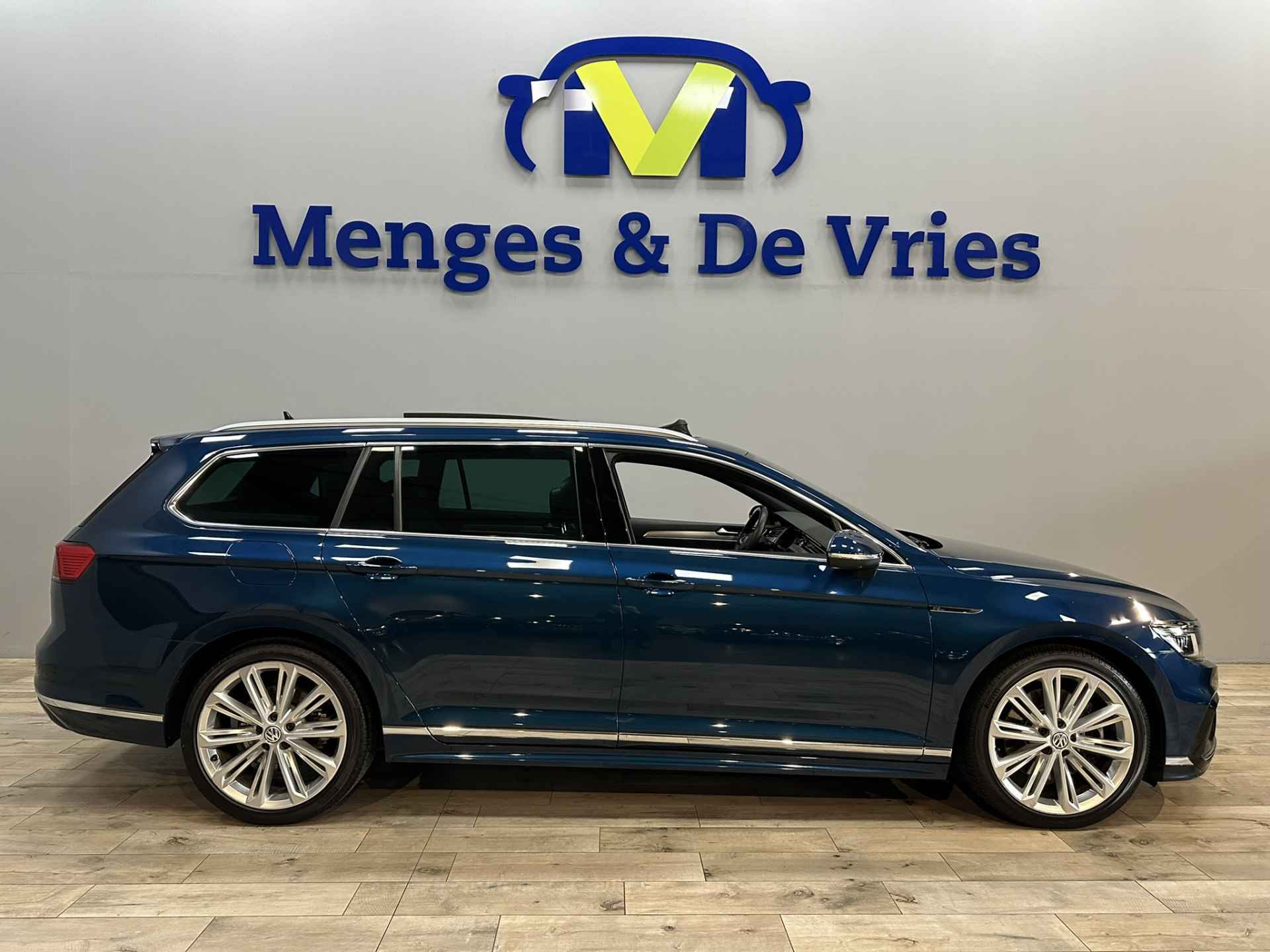 Volkswagen Passat Variant 2.0 TSI 272 PK 4Motion Elegance Business R 3X R line | LED | Virtual | Panorama | Leer | Camera | Navigatie | Stoelverwarming | Apple Carplay Android Auto | Isofix | NAP | - 2/52