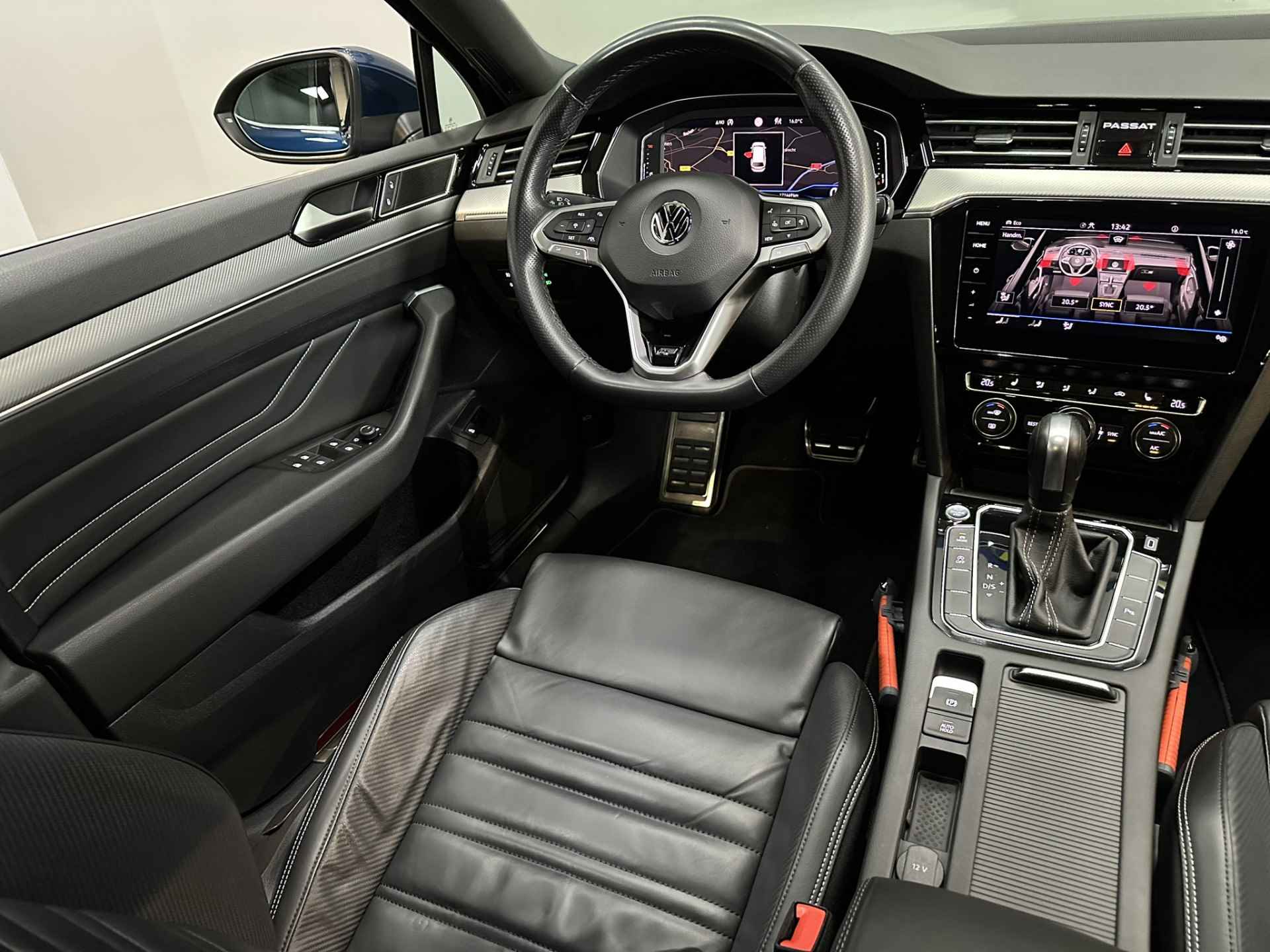 Volkswagen Passat Variant 2.0 TSI 272 PK 4Motion Elegance Business R 3X R line | LED | Virtual | Panorama | Leer | Camera | Navigatie | Stoelverwarming | Apple Carplay Android Auto | Isofix | NAP | - 35/52