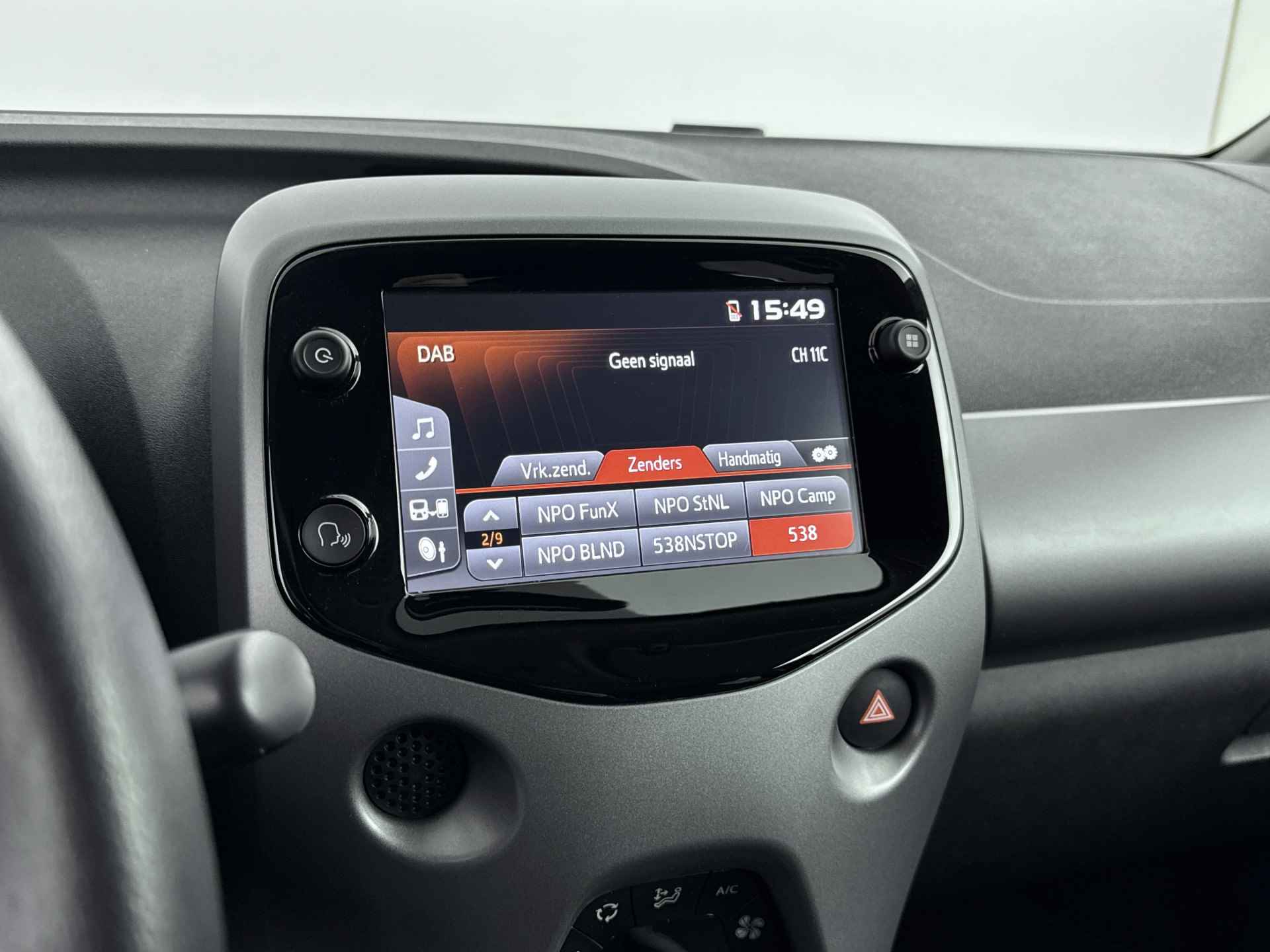 Toyota Aygo 1.0 VVT-i x-joy cabrio | Automaat | Climate Control | LM velgen | Apple Carplay/Android Auto | - 8/38