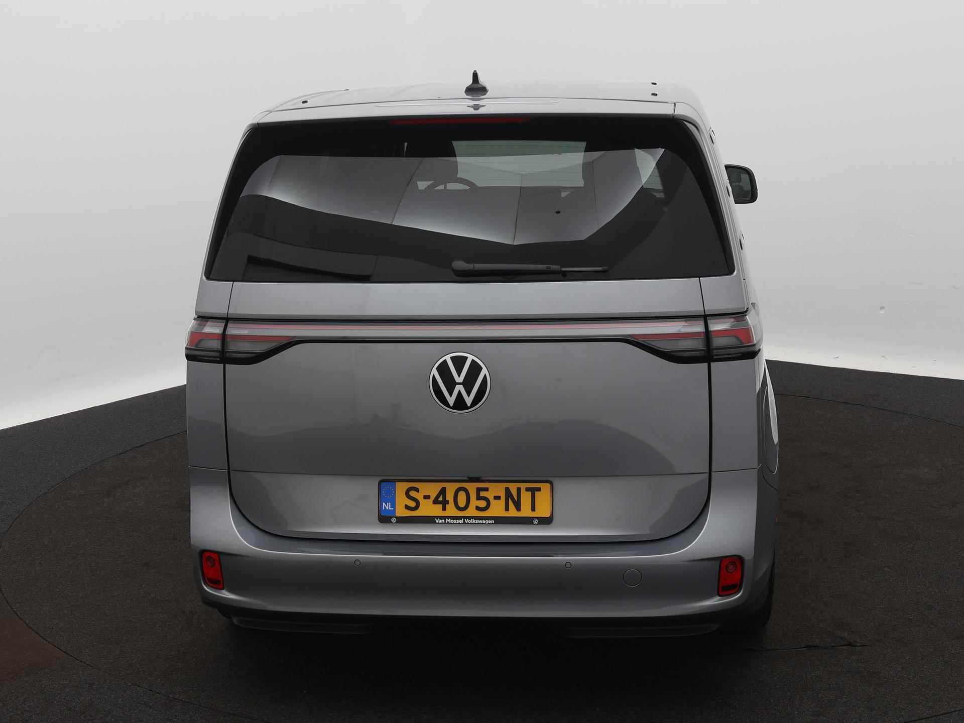 Volkswagen ID. Buzz 1st 77kWh 204 PK | Automaat | Navigatie | LED Matrix | Trekhaak | Apple carplay | Android auto | Parkeersensoren | Camera | Stoelverwarming | - 4/22