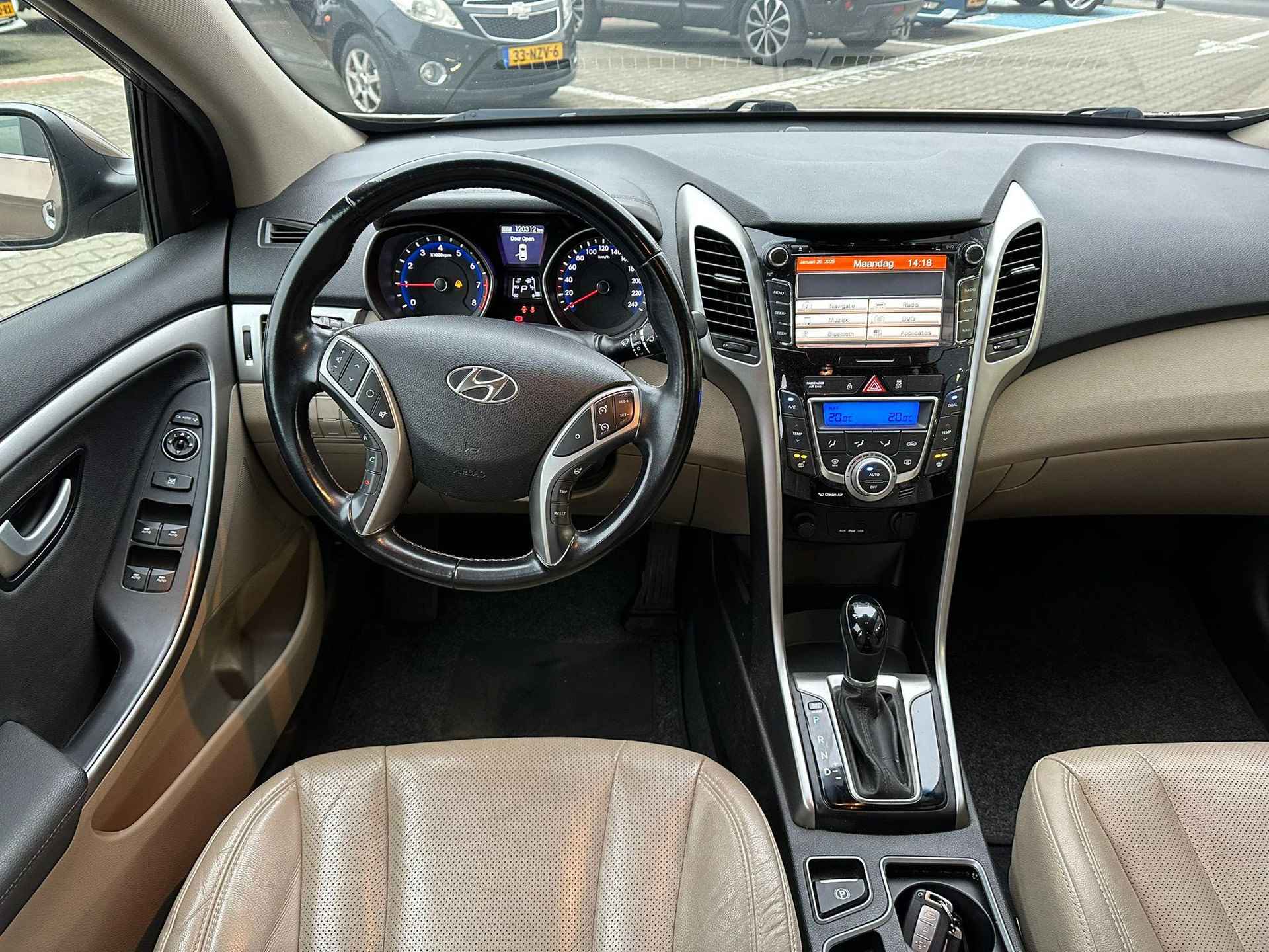 Hyundai i30 1.6 GDI i-Catcher *Trekhaak & Navi* - 14/36